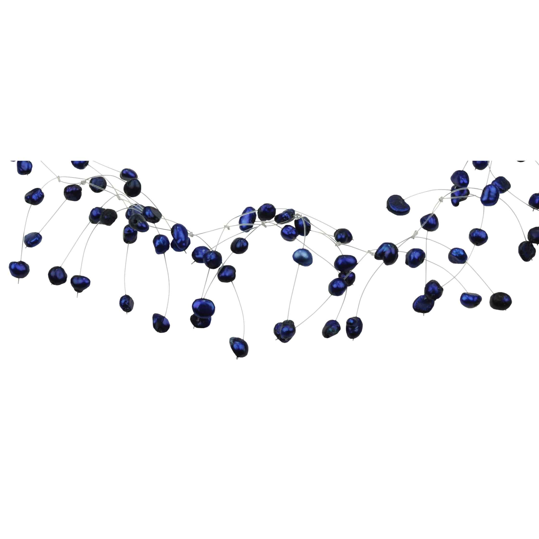 Detail van zoetwater parelketting met cobalt blauwe parels en sterling zilver (925) | Sparkling Blue