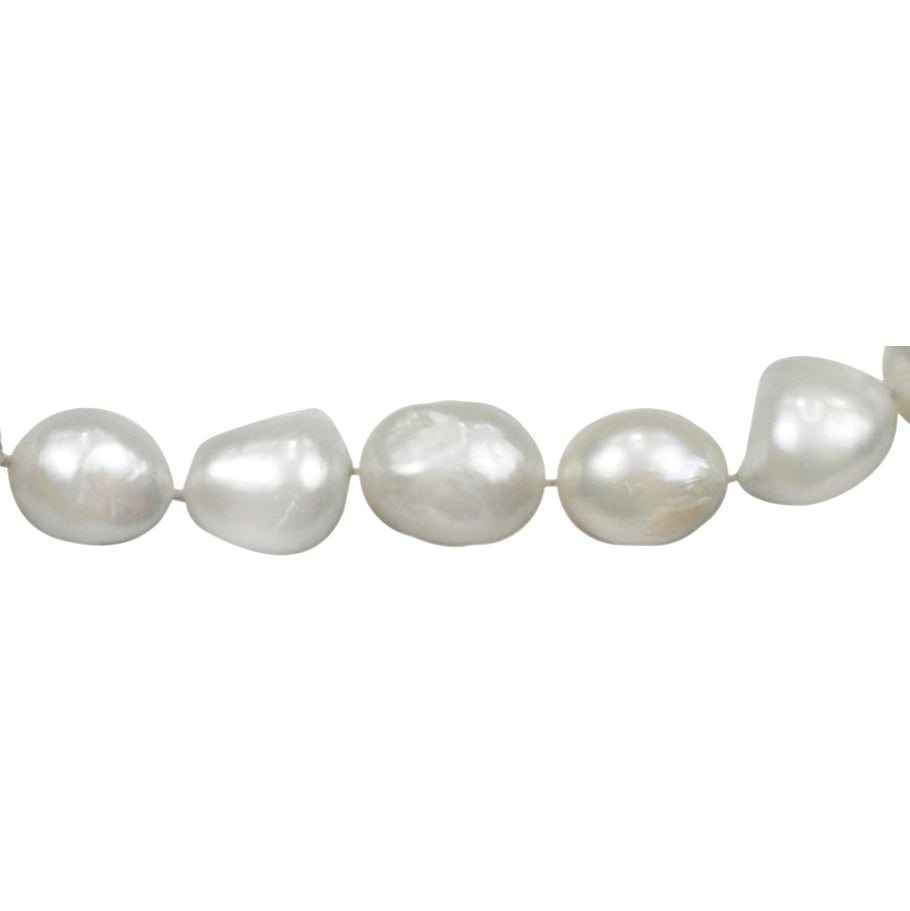 Detail van handgeknoopt parelketting met witte parels | set Big Round pearl