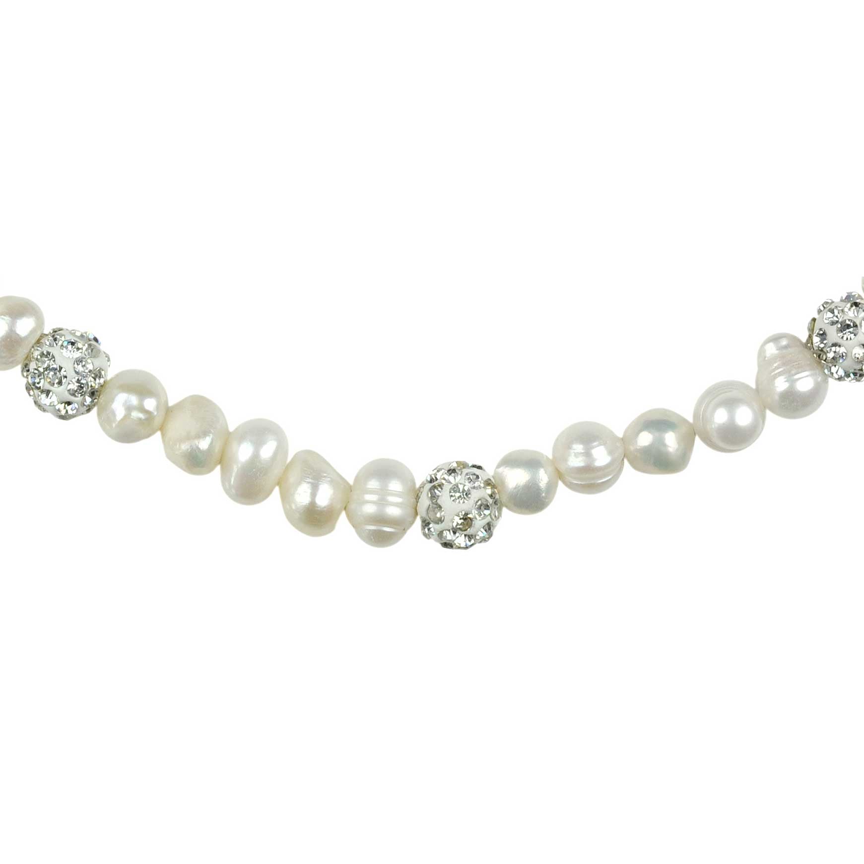 Detail van zoetwater parelketting met witte parels, stras steentjes en sterling zilver (925) | Maxima
