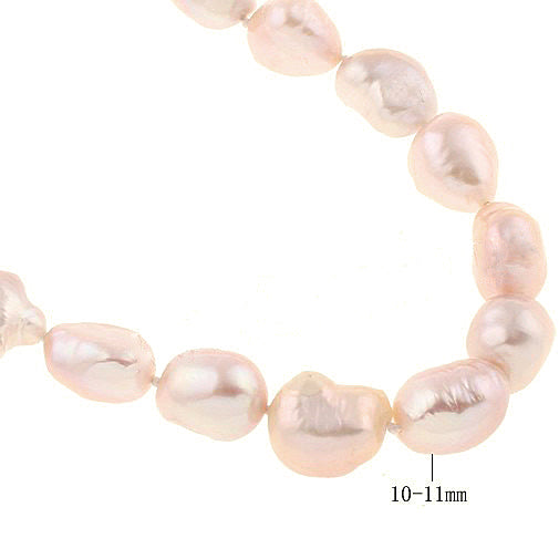 Detail van zalm kleurig zoetwater parel armband, maat indicatie | Zola Two