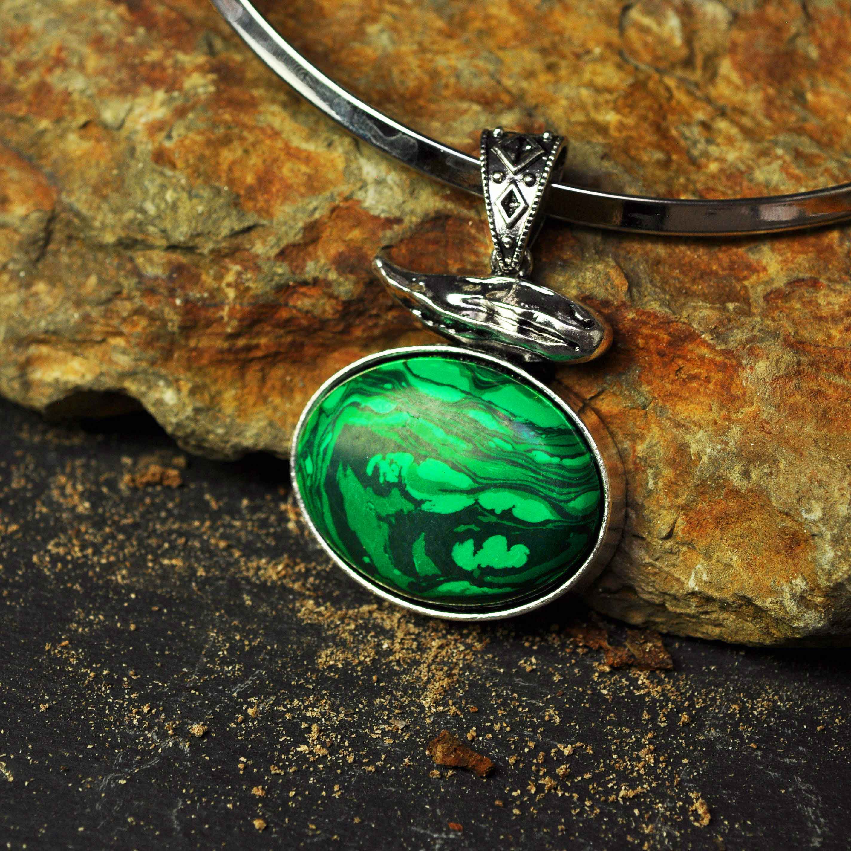 Groene edelstenen ketting met malachiet hanger met bruine steen | Malachite Choker