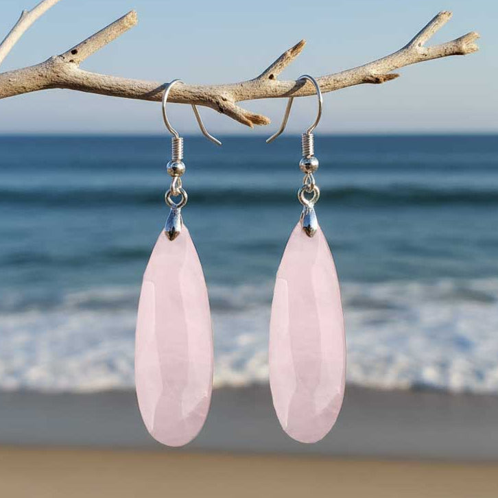 Lange roze edelstenen oorbellen met rozenkwarts en sterling zilver (925) hangend aan tak | Big Long Drop Rosé Quartz