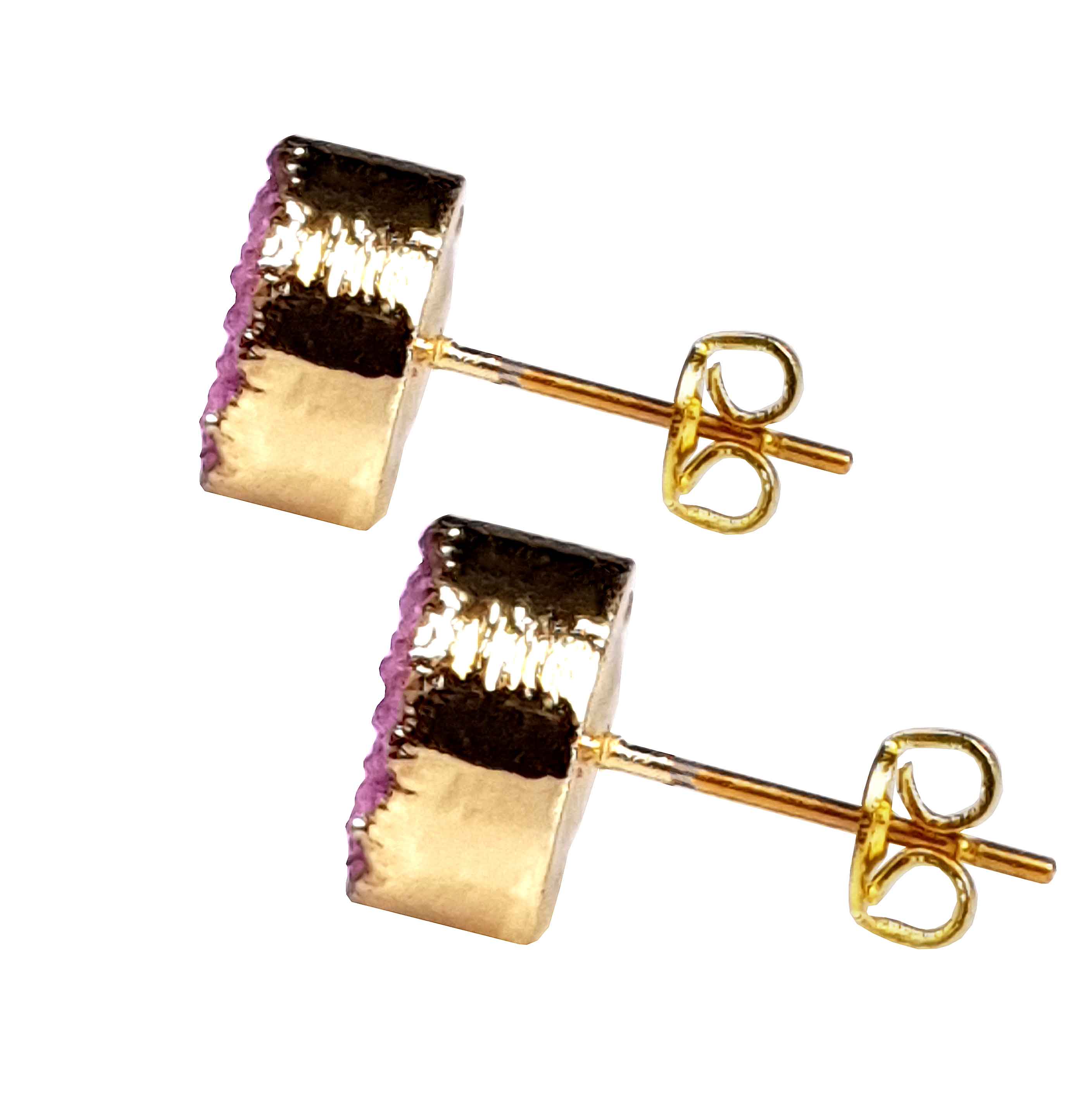 Edelstenen oorknoppen met roze druzy agaat en goud zijaanzicht | Druzy Gold Fuchsia