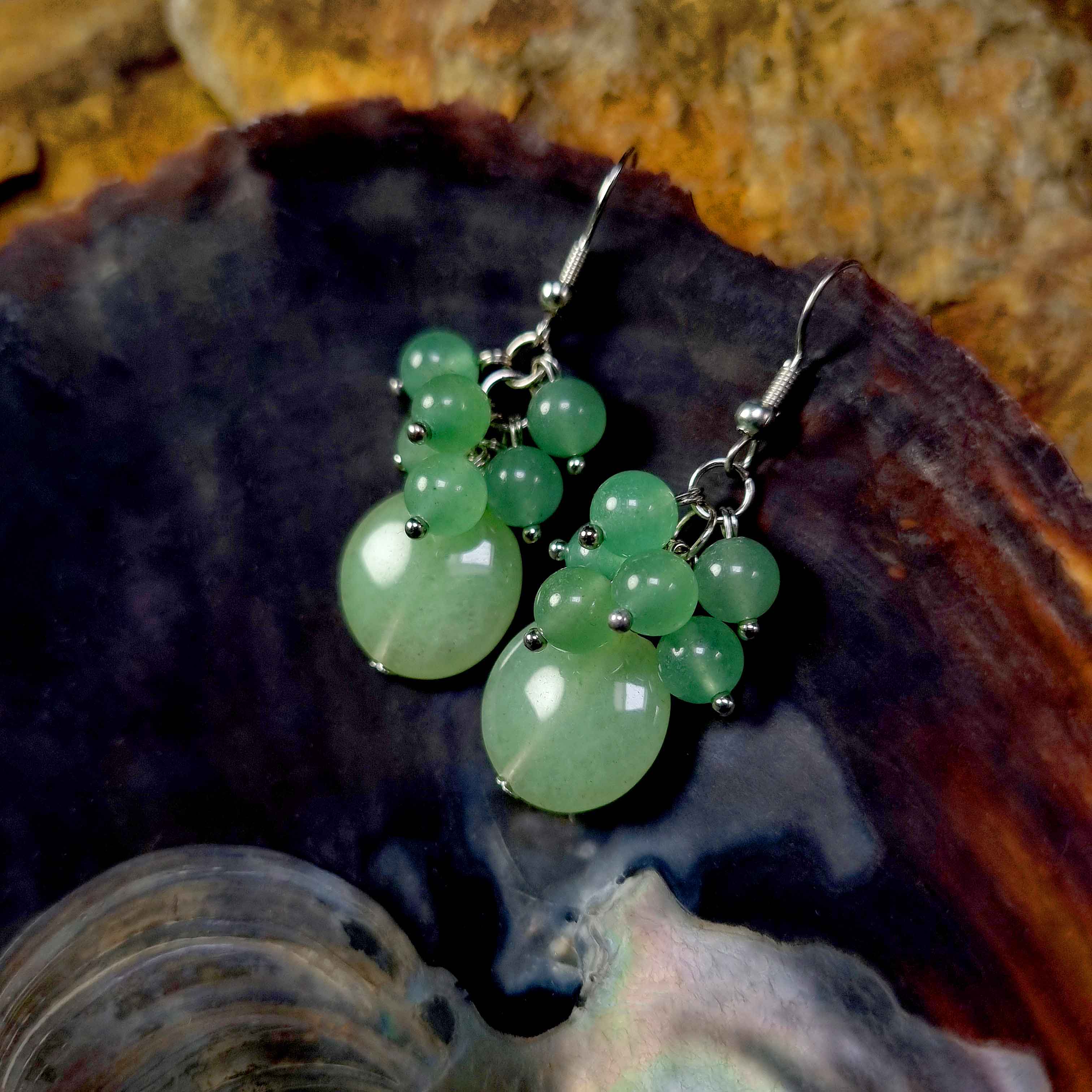 Groene edelstenen oorbellen met aventurien en sterling zilver (925) hangend aan schelp| Green Aventurine Grape