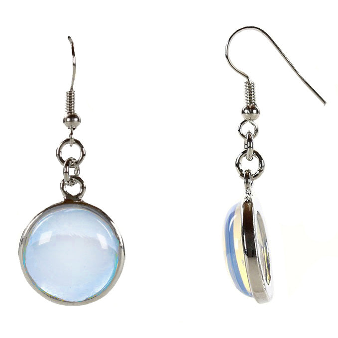 Licht blauwe edelstenen oorbellen met opaal en sterling zilver (925), voor en zijaanzicht | Sea Opal Round