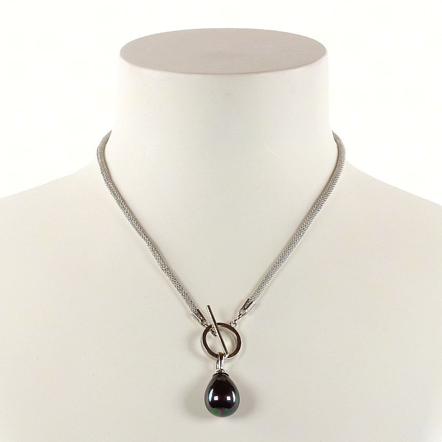 Mother of pearl parelketting met zwart groene parel hanger op buste | Zora