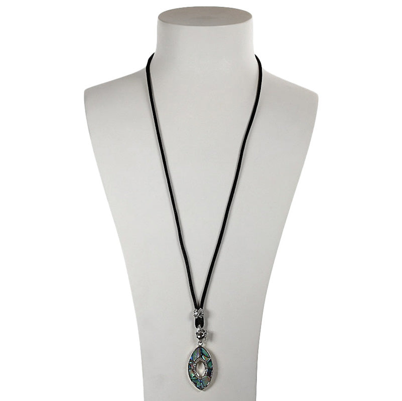 Parelmoeren ketting met abaloon op buste | Abalone Horse Eye