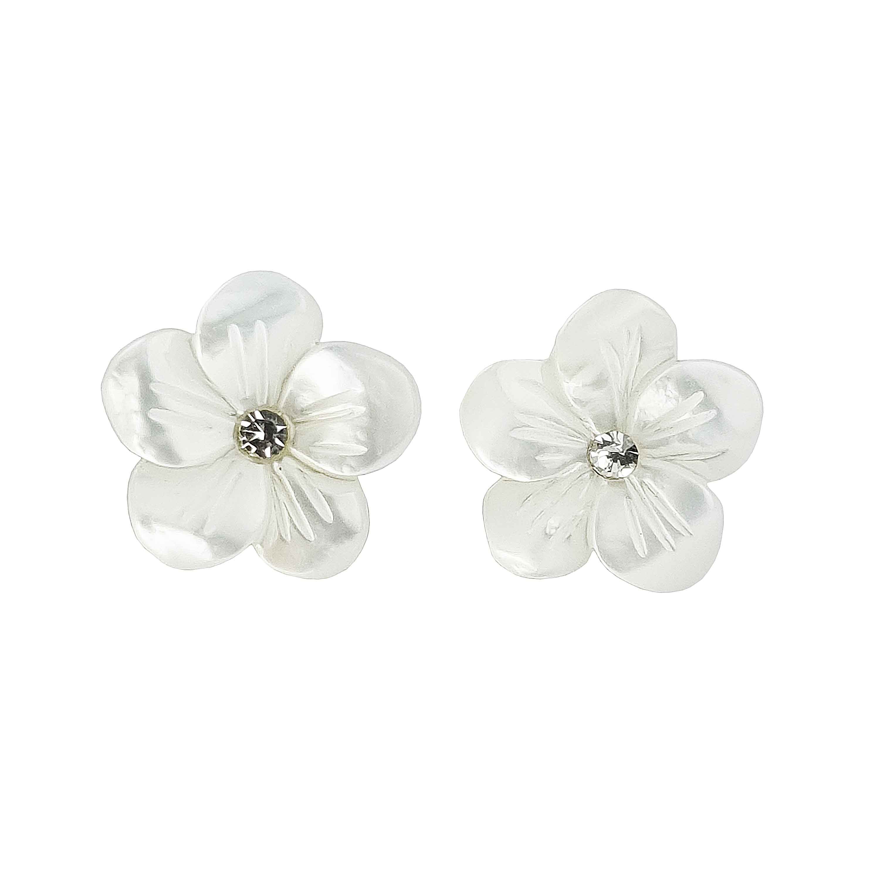 Witte parelmoeren oorknopjes met bloem en stras steentje, voorkant | Big Flower Bling