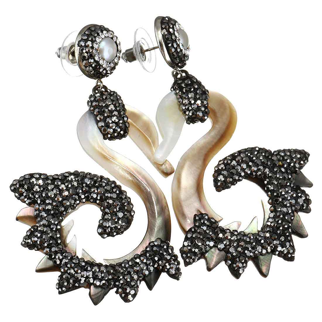 Grote zoetwater parel oorbellen met parelmoer in de vorm van een zwaan en stras steentjes, schuin | Bright Shell Swan