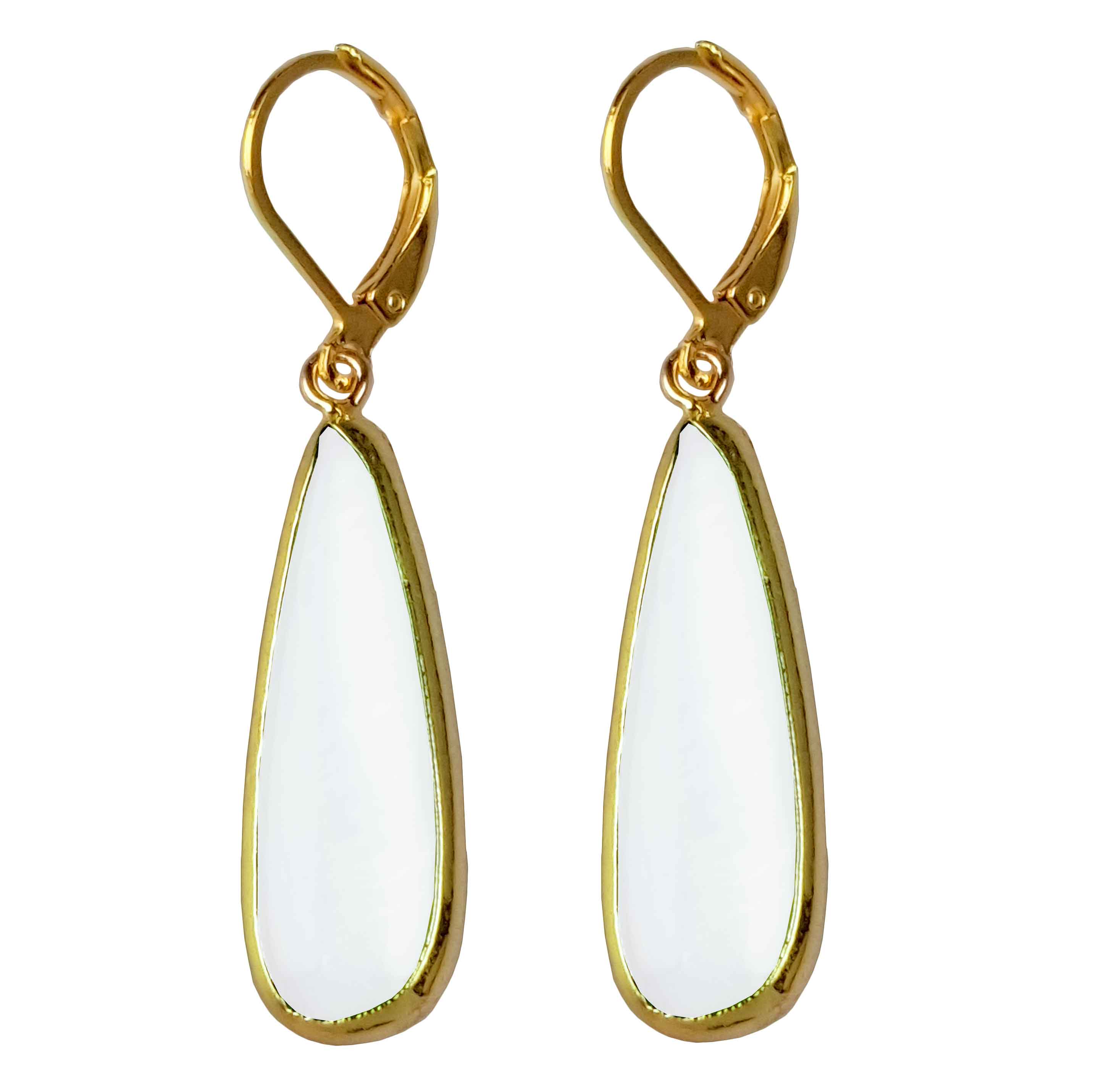 Witte parelmoeren oorbellen met goud edelstaal - Oblong Drop White