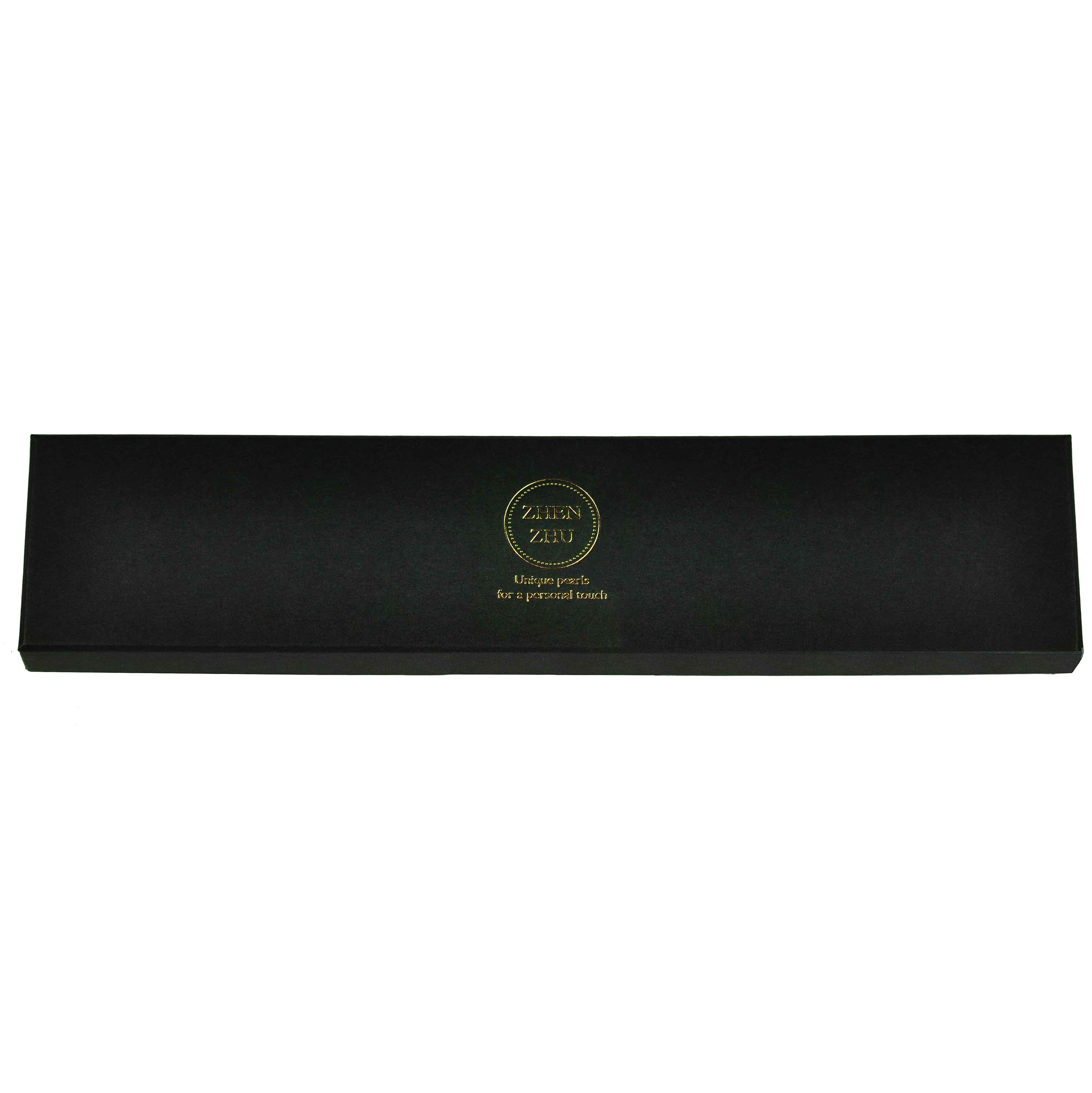 Zwarts sieraden doosje met gouden logo Zhen Zhu | Parelketting Azina
