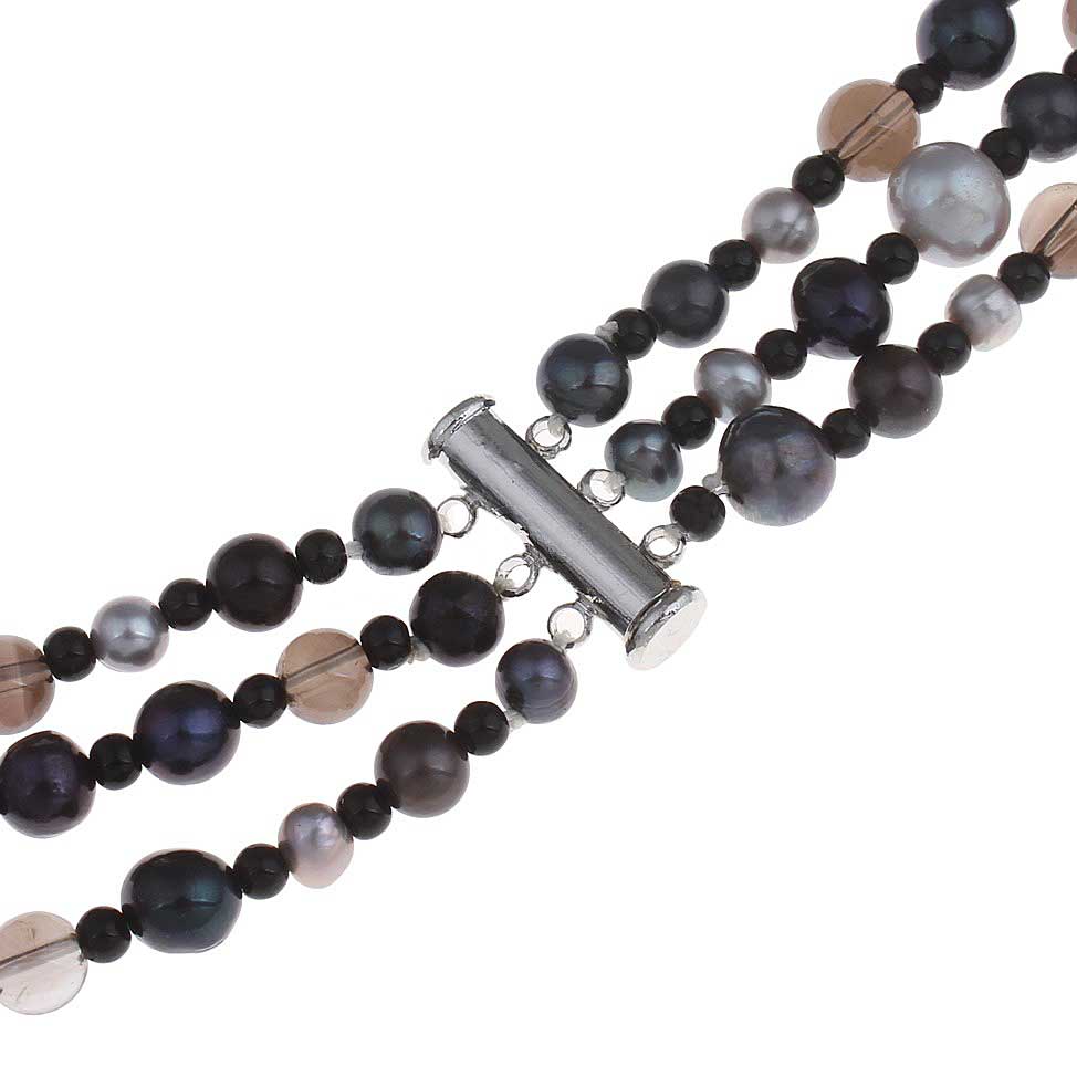 Slotje van zoetwater parelketting met witte, blauwe, grijze en bruine parels en rookkwarts in 3 rijen | Claudia