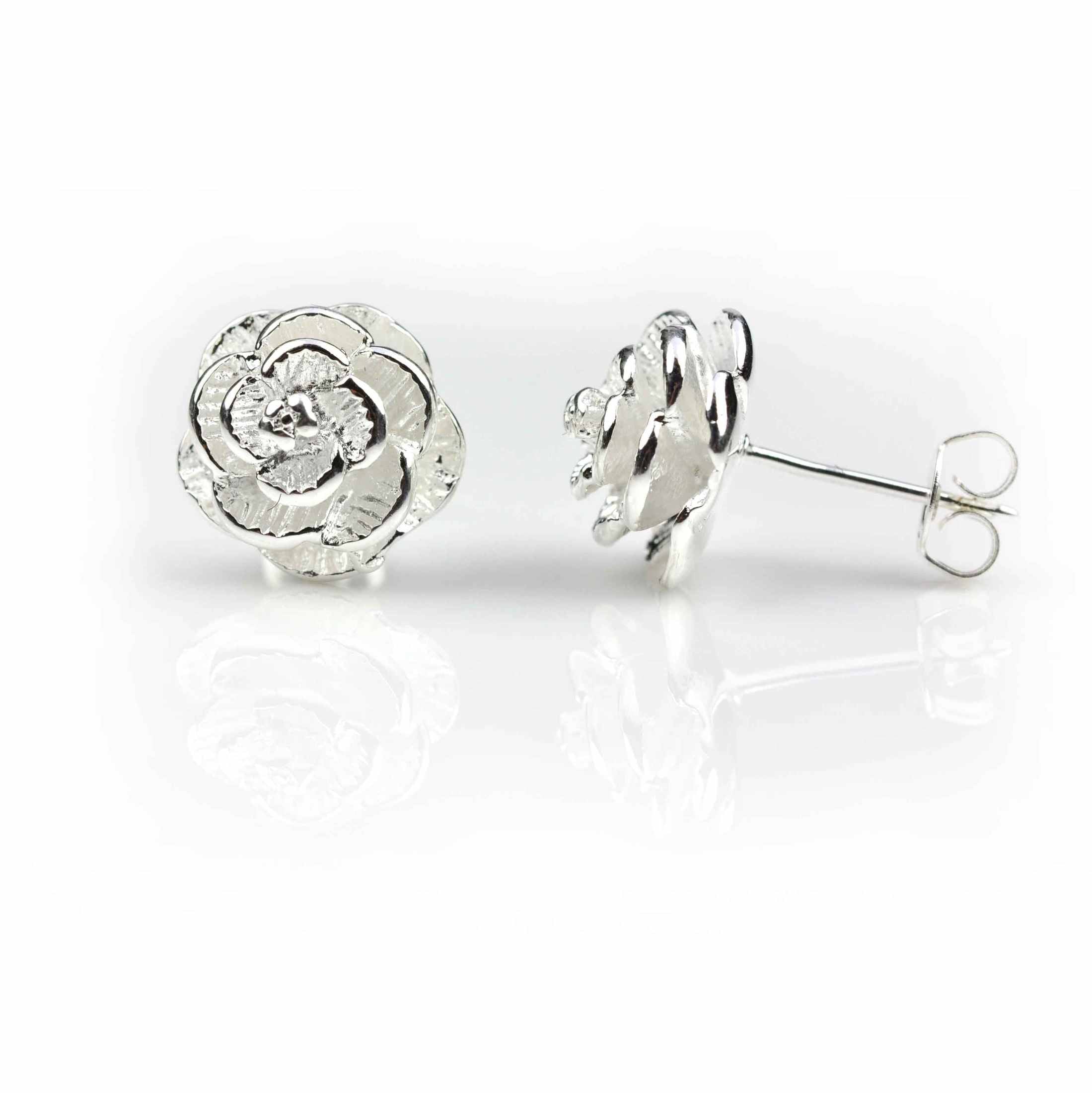 Verzilverde oorknoppen in de vorm van een bloem voor en zijaanzicht | Silver Flower