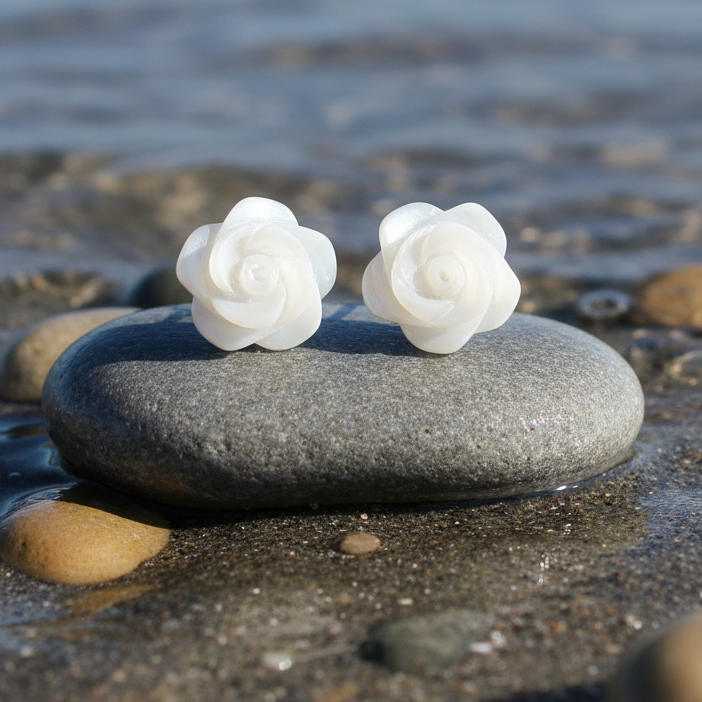 Parelmoeren oorbellen White Shell Flower 8 mm op steen