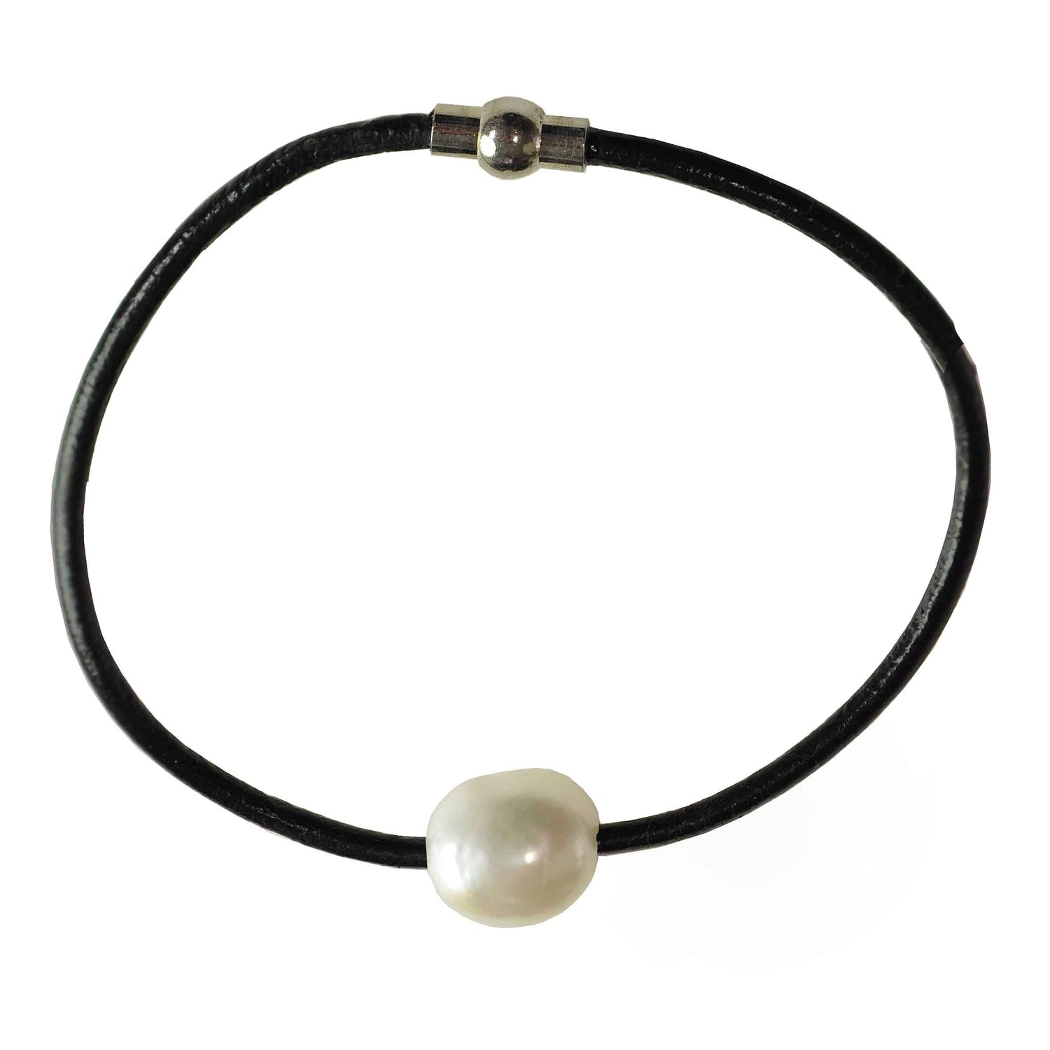 Wit zoetwater parel armband met zwart leer en magneetslot | Baliene