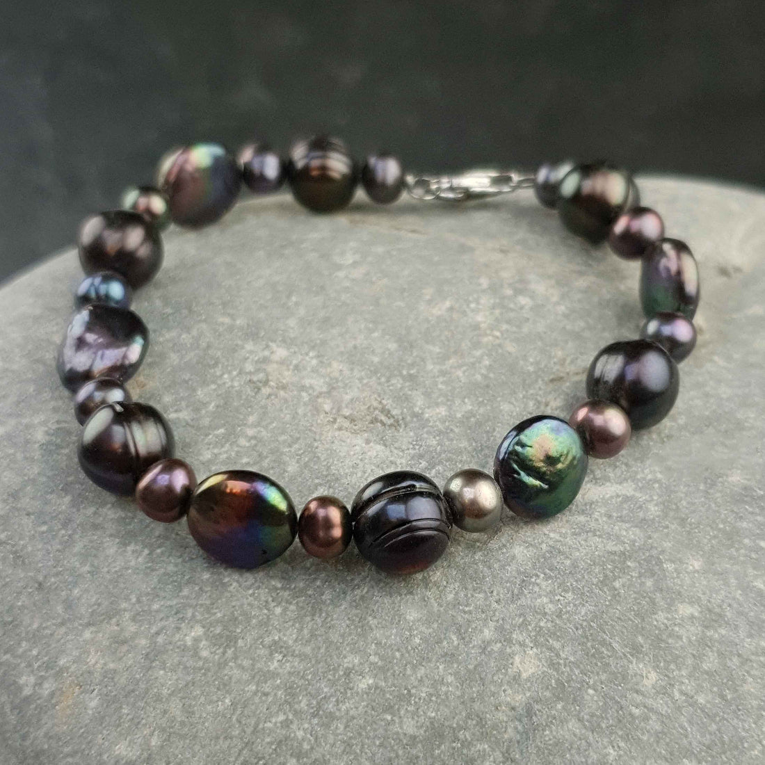 Zoetwater parel armband met groen zwarte parels en sterling zilver (925), vooraanzicht | Peacoin
