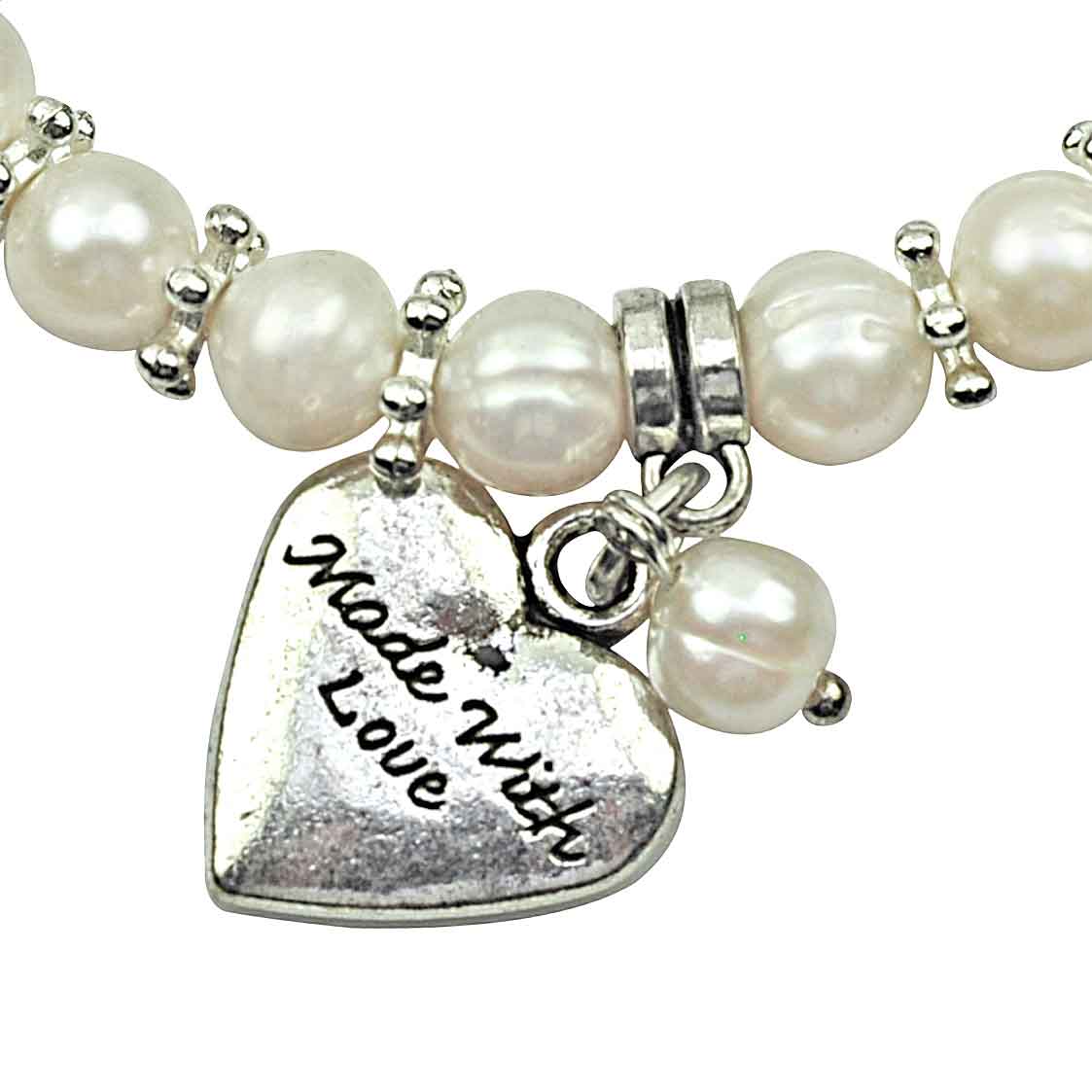 Detail van wit zoetwater parel armband met hartjes bedeltje en zilveren olifantjes | Pearl Elephant Heart