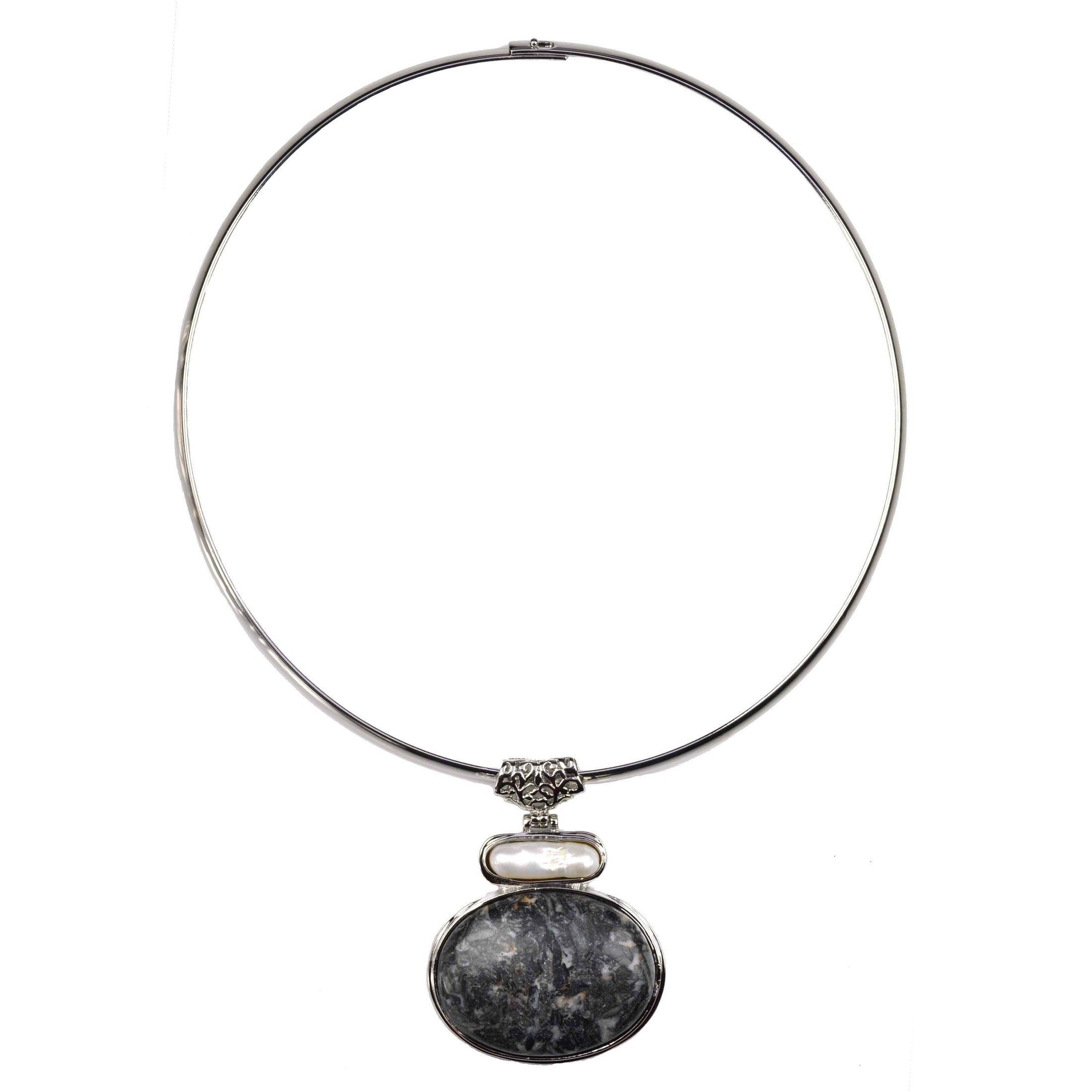 Witte zoetwater parelketting met zwarte edelsteen | Biwa Black Gemstone