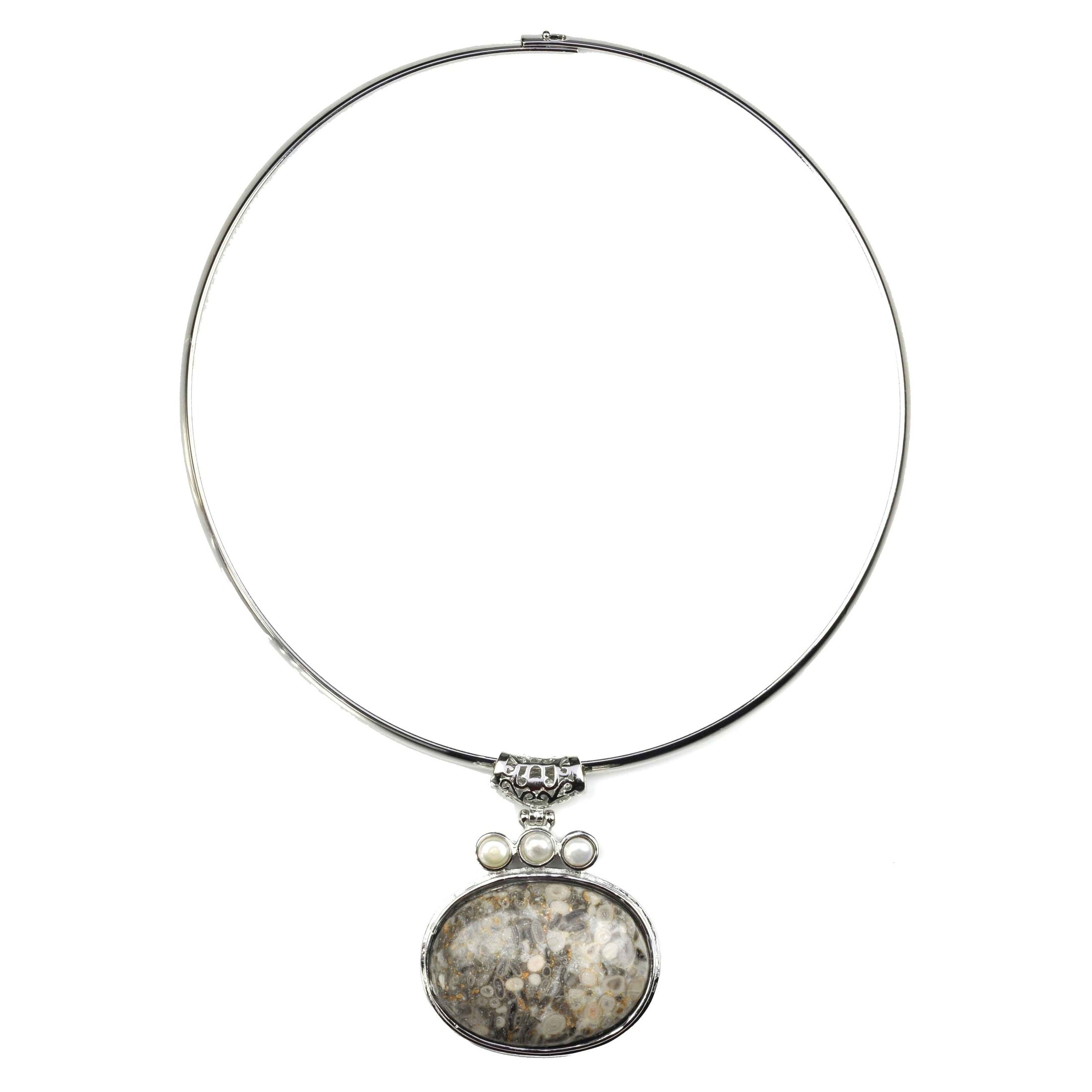 Zoetwater parelketting met grijze edelstenen hanger | Three Pearl Grey Gemstone