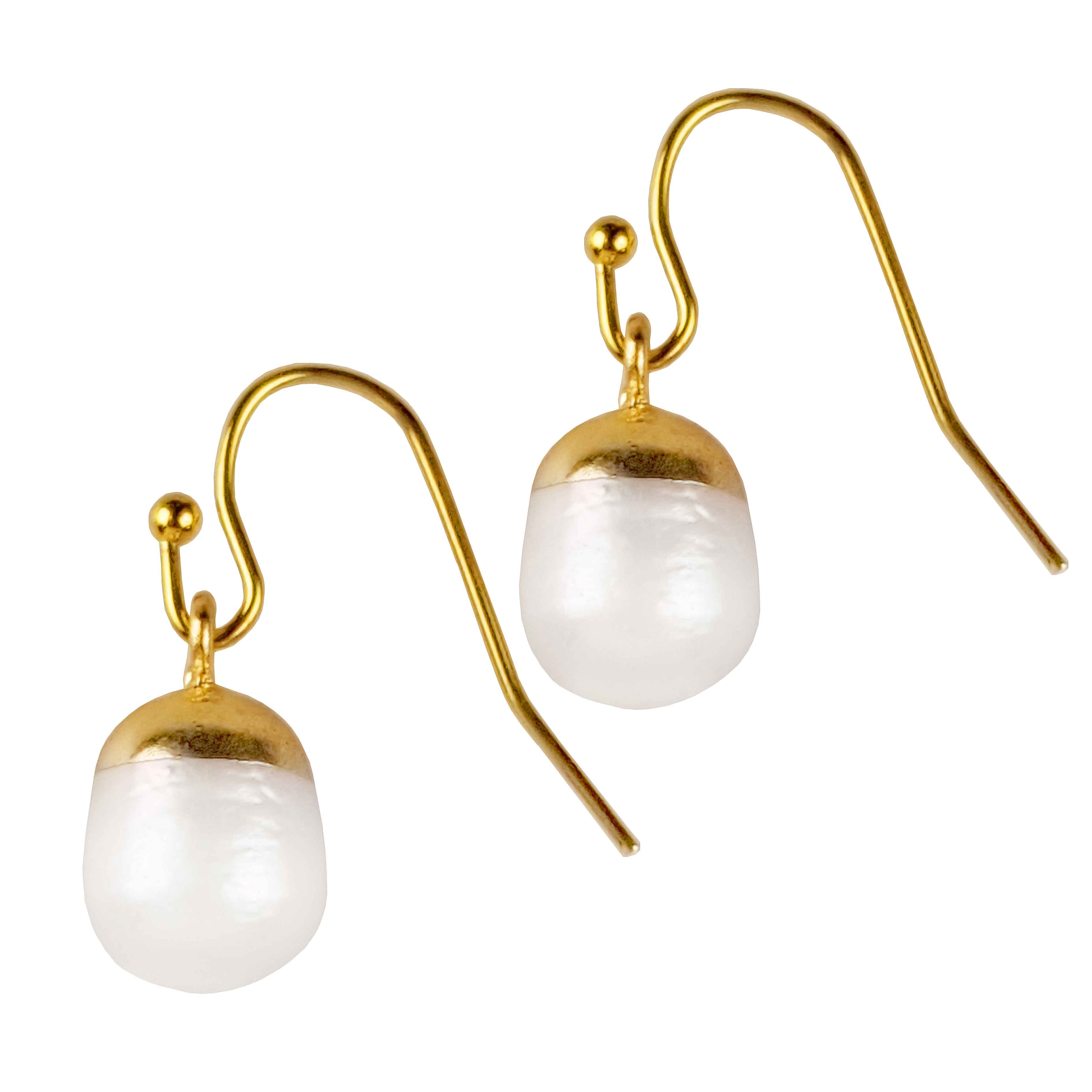Witte zoetwater parel oorbellen met goud edelstaal en parel hanger zijaanzicht | Gold Dip White Pearl