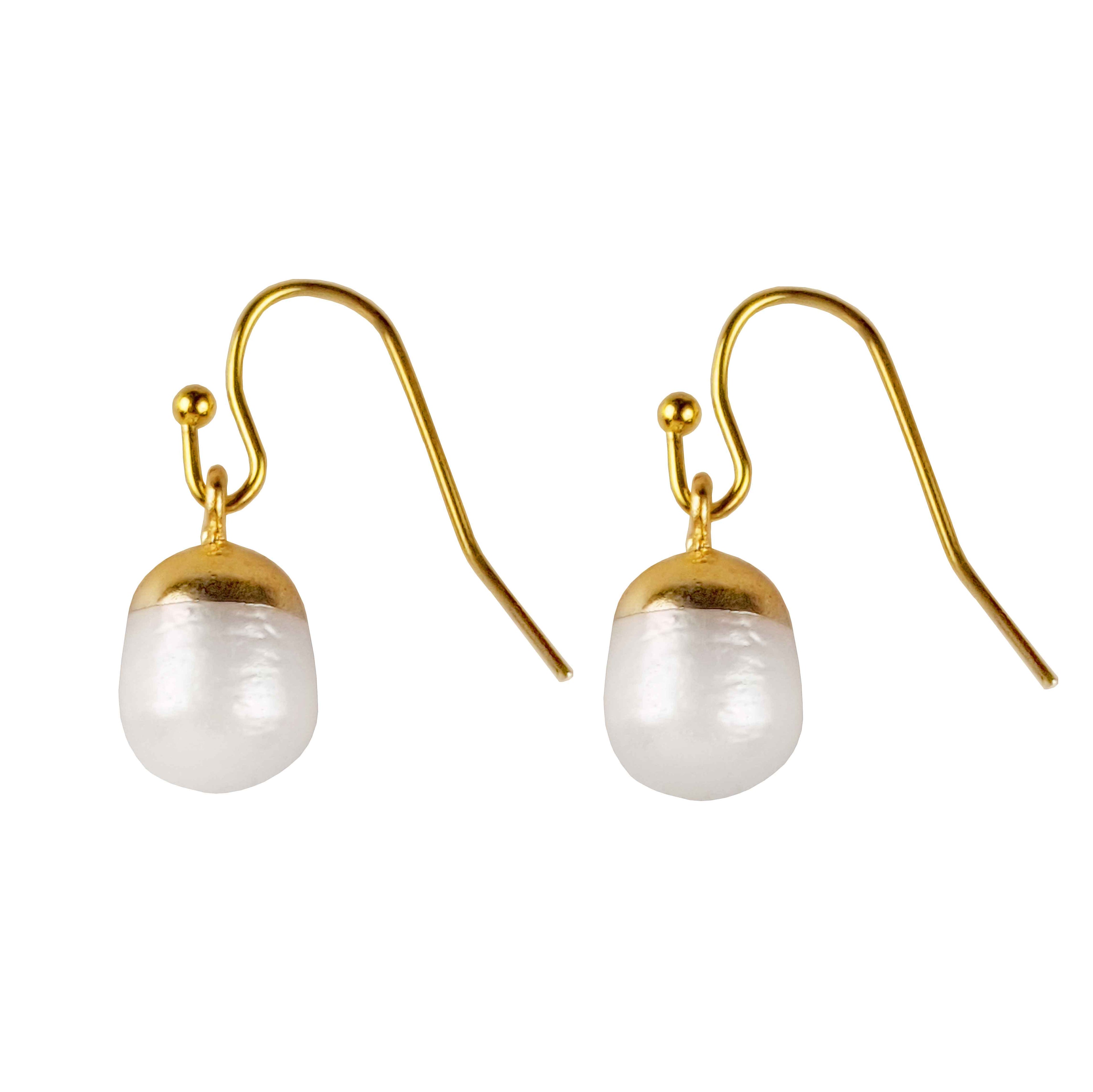 Witte zoetwater parel oorbellen met goud edelstaal en parel hanger zijaanzicht | Gold Di White Pearl