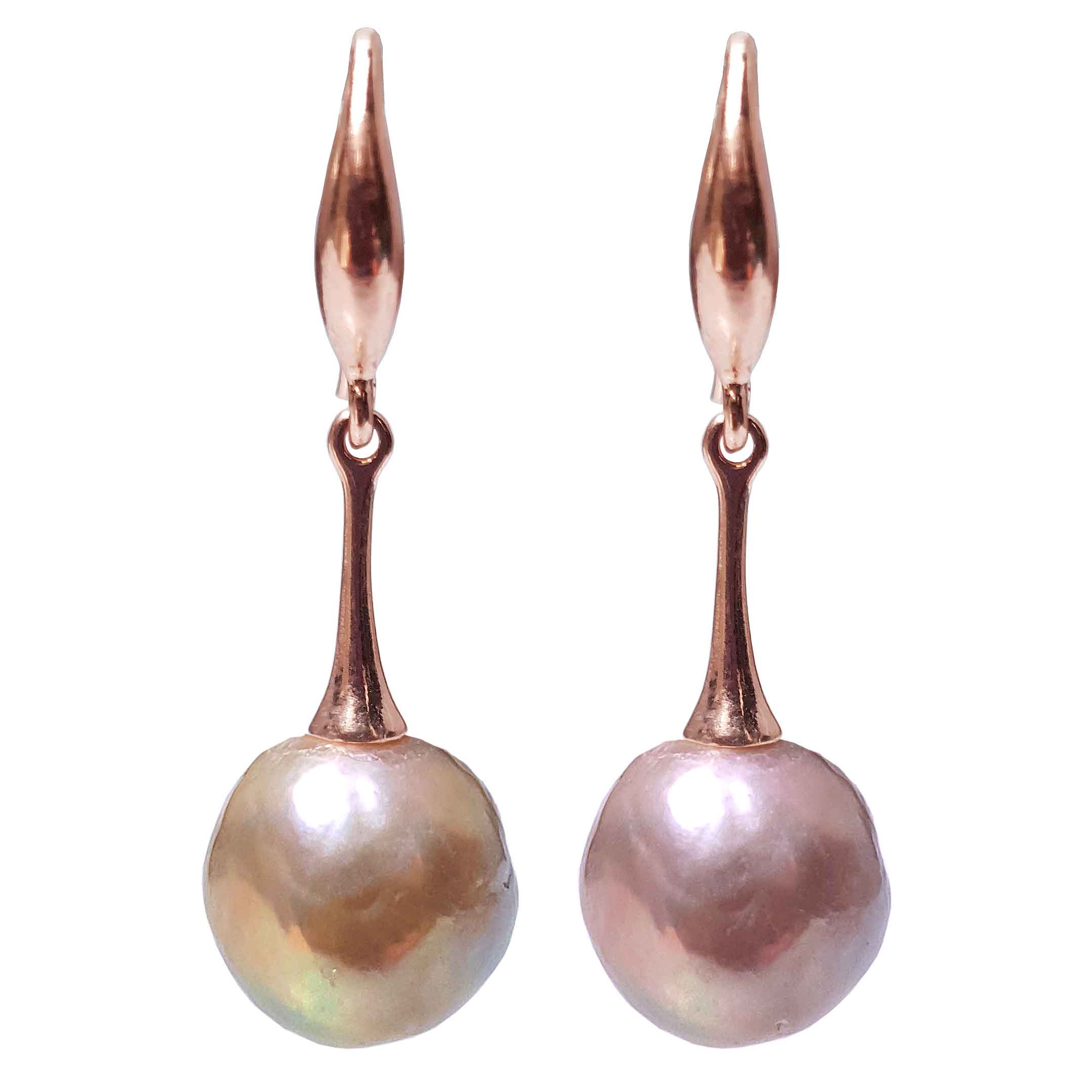 Zoetwater parel oorbellen met roze oker kleurige parels en rosé goud, vooraanzicht | Kasumi Rosé Gold