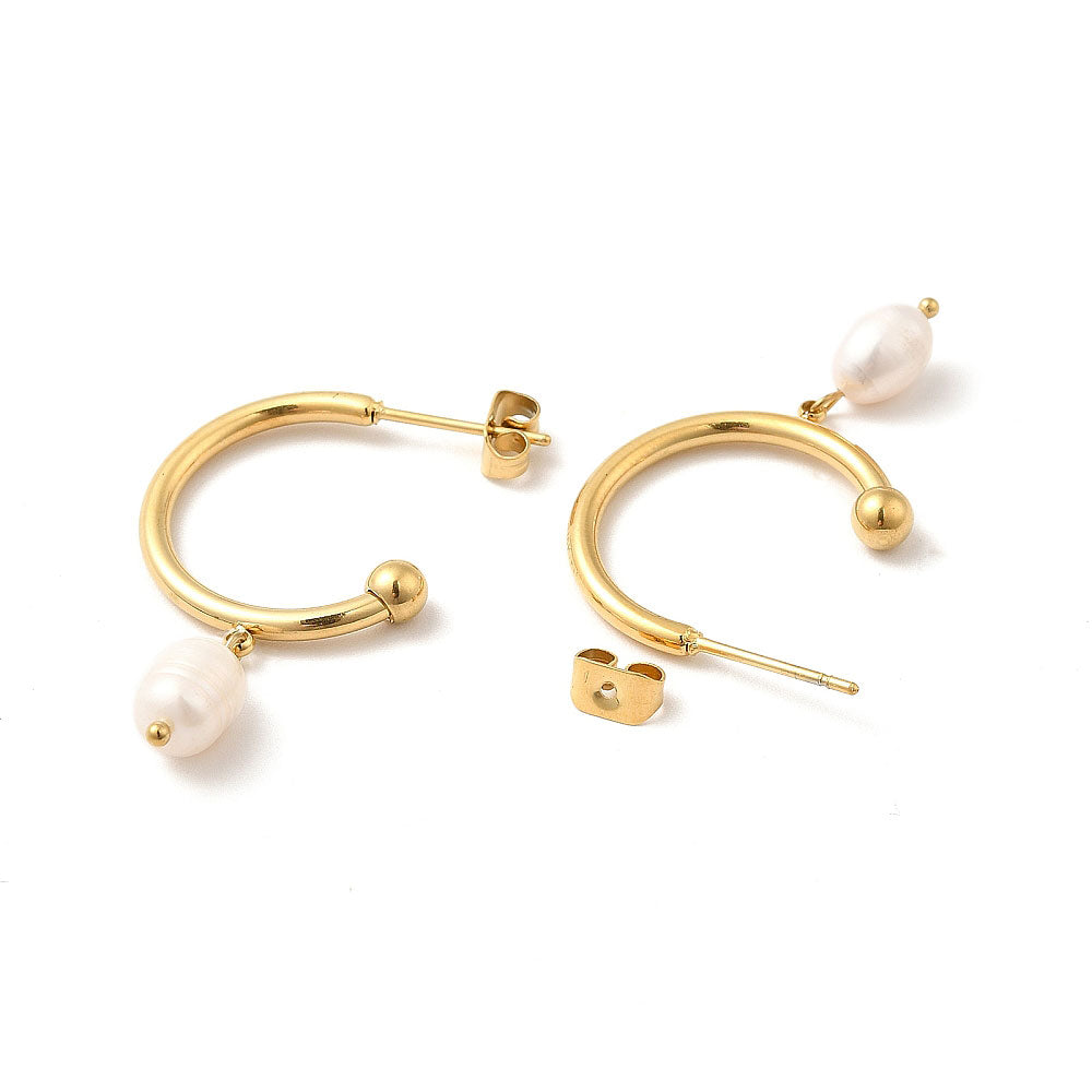 Witte zoetwater parel oorringen met goud edelstaal liggend | Oorbellen Lizanne