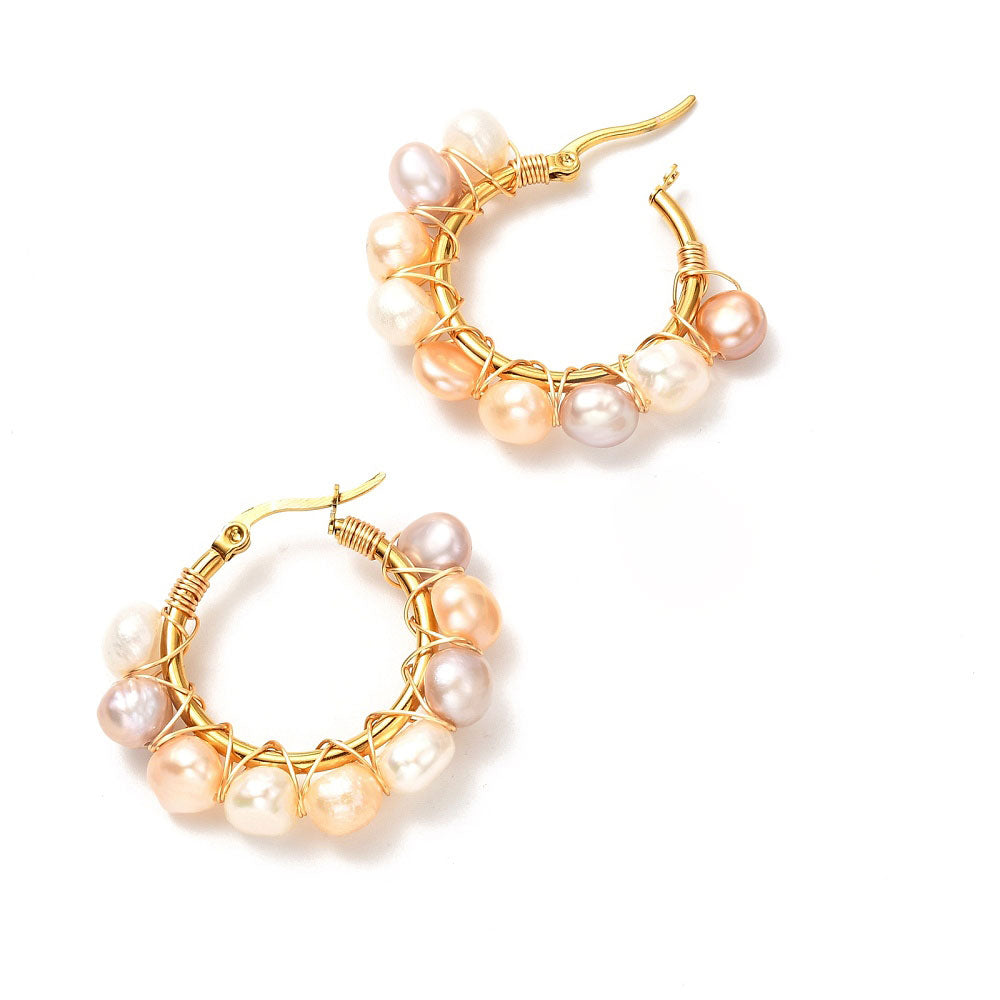 Zoetwater parel oorringen met witte, zalm en licht roze parels liggend | Oorbellen Losita