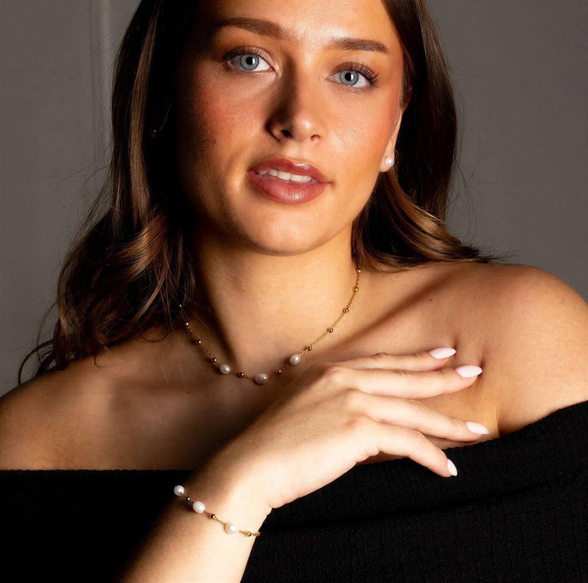 Witte zoetwater parelketting met goud edelstaal met model | Parelketting Eline Goud