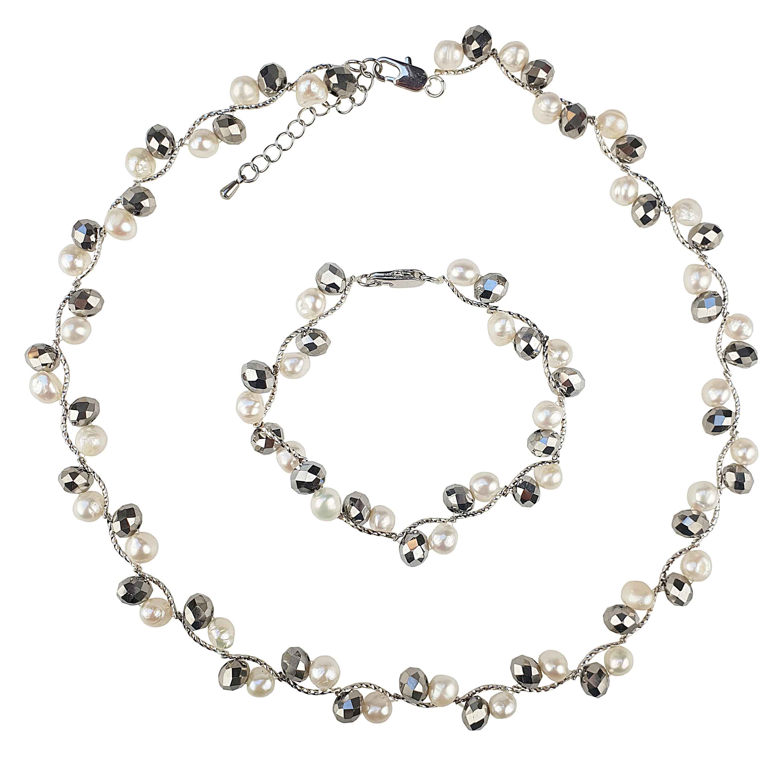 Zoetwater parel set bestaande uit een parelketting en parel armband met witte parels en zilver facet geslepen glaskristallen | set Silana