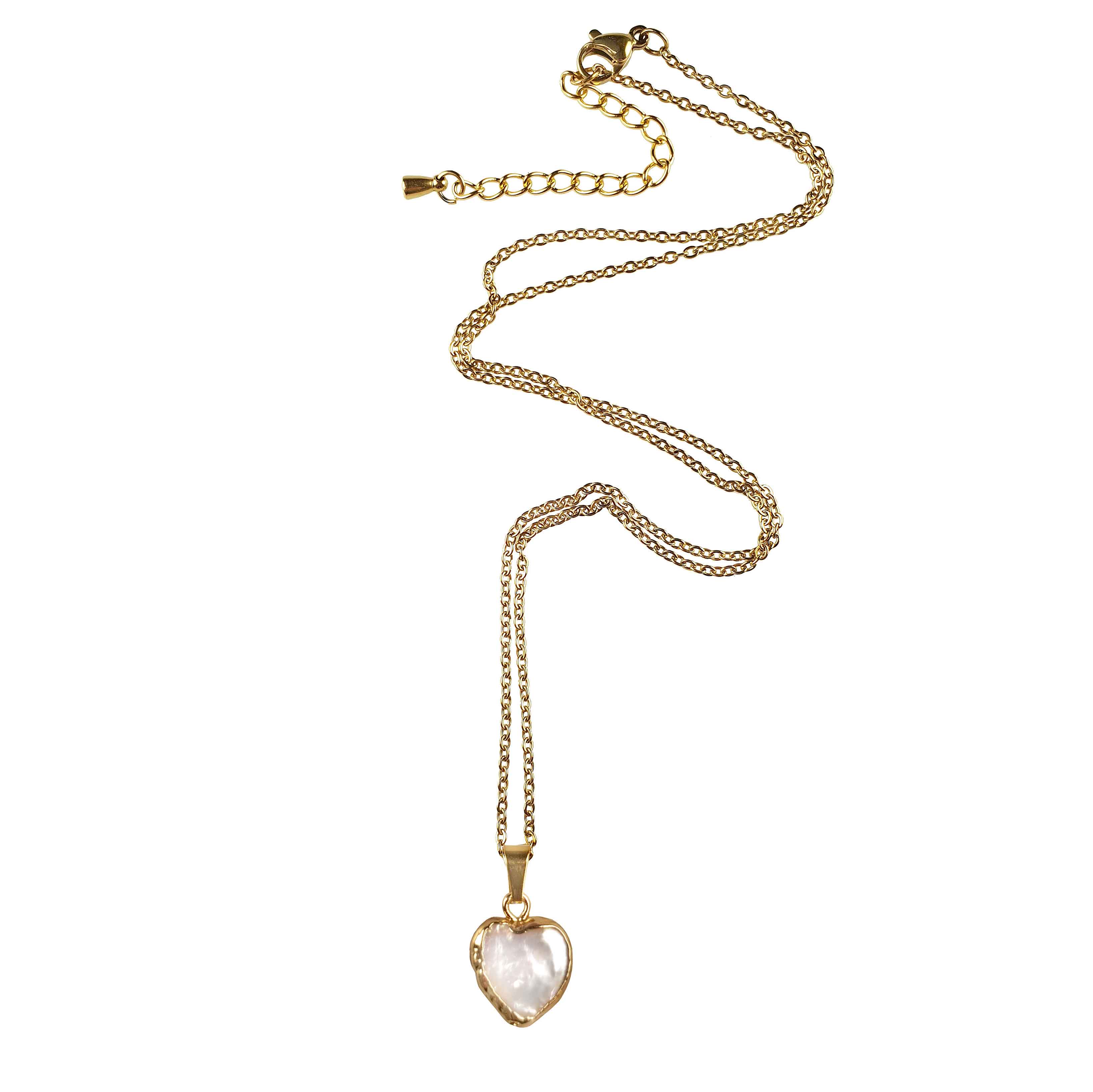 Zoetwater parelketting met witte parel hanger in hart vorm en goud edelstaal liggend | Golden Heart White Pearl