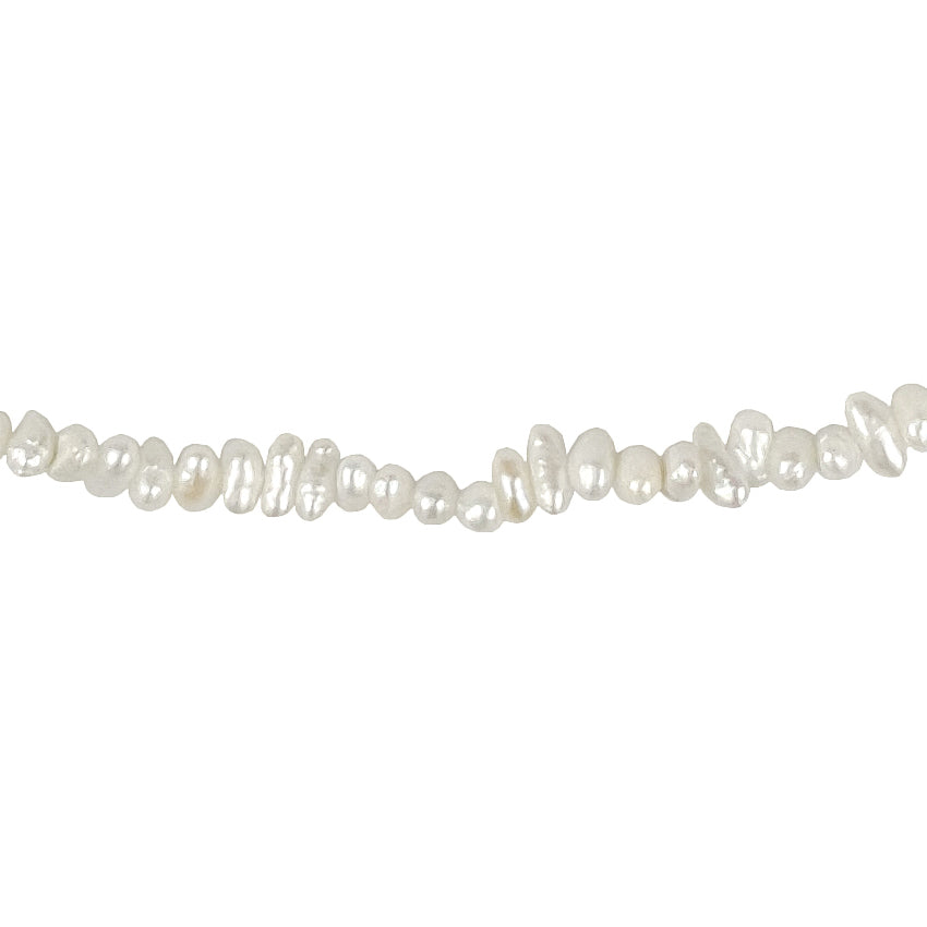 Detail van zoetwater parelketting met kleine witte parels | Mily