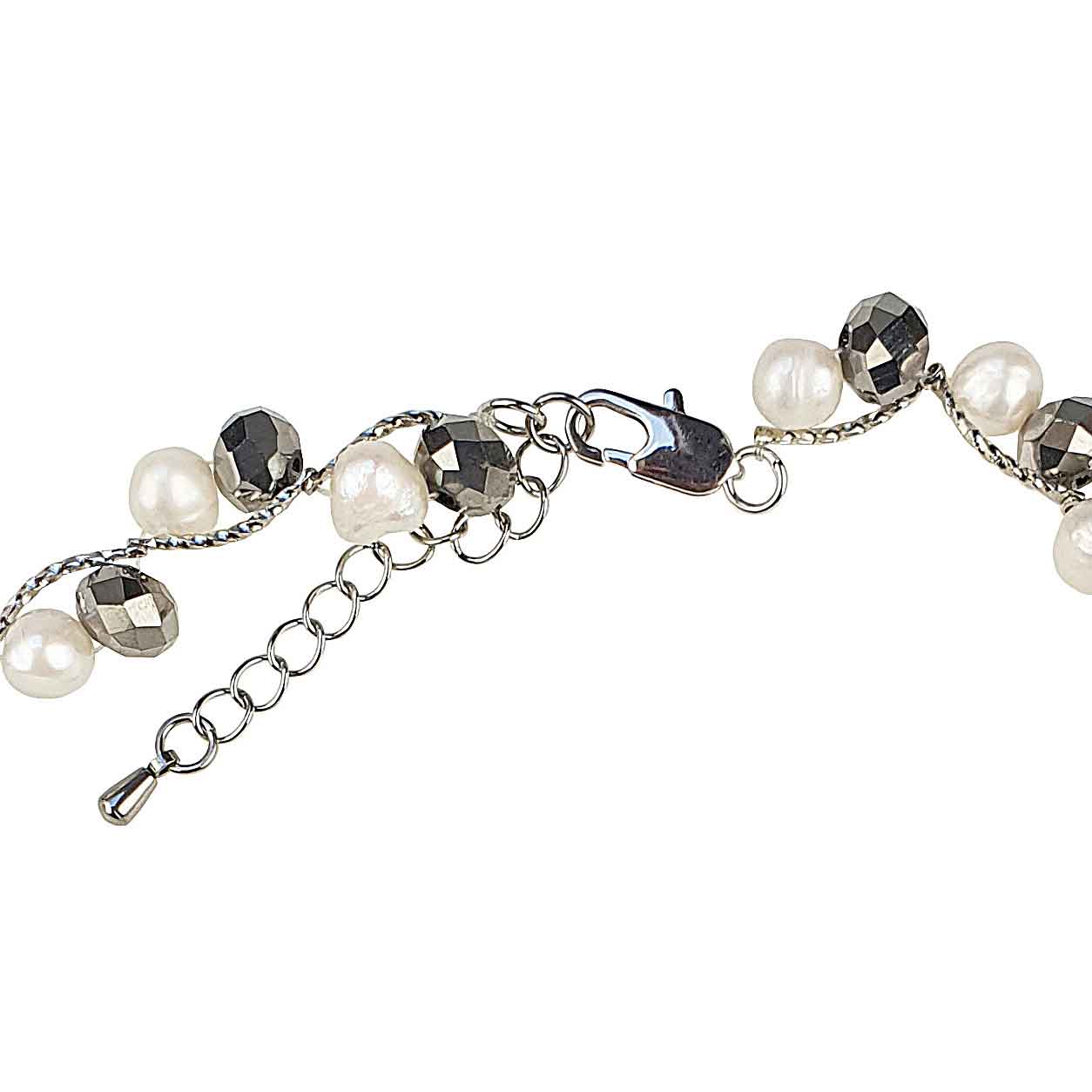 Slotje van witte zoetwater parelketting met zilver facet geslepen glas kristallen | Silana