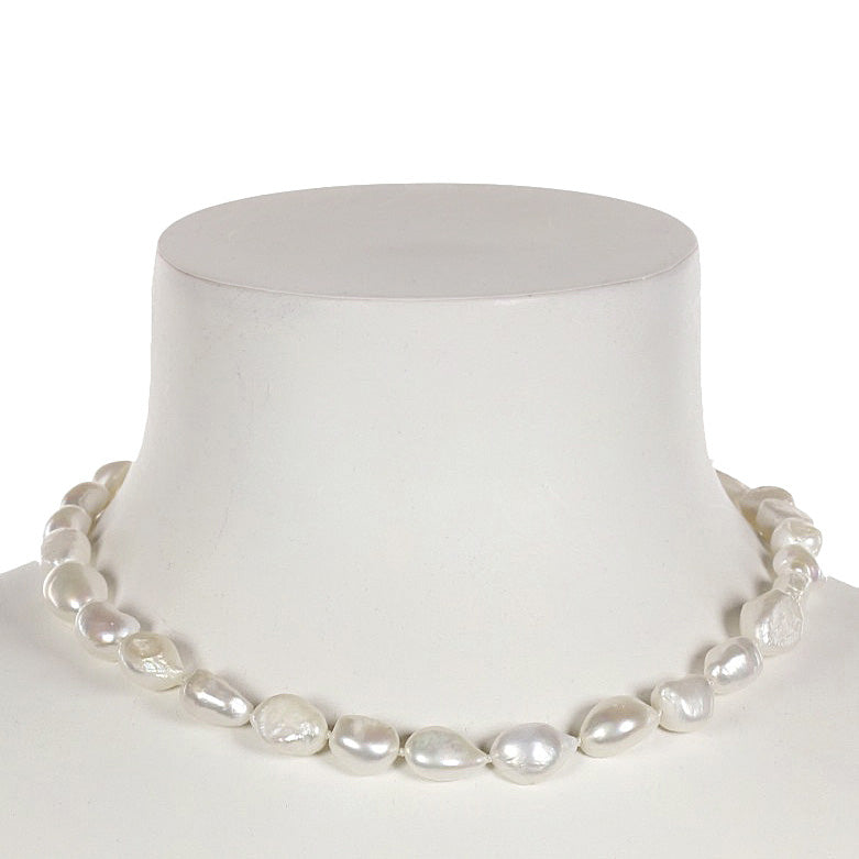 Handgeknoopte witte parelketting op buste | Cadeau set Wola