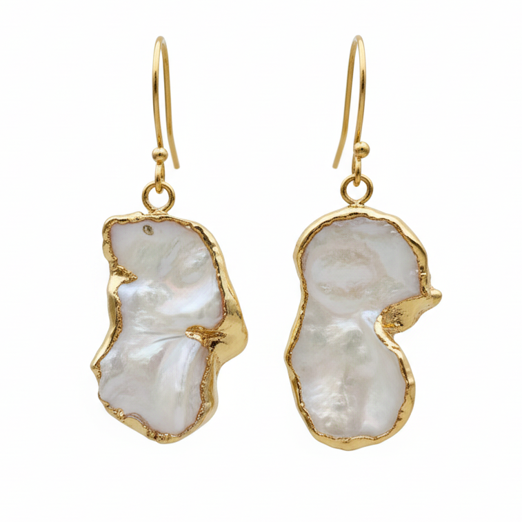 Witte zoetwater parel oorbellen met keshi parels en goud edelstaal | Long Keshi Pearl