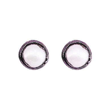 Witte zoetwater parel oorknoppen met zwarte rand | One Metalgun Stud Pearl