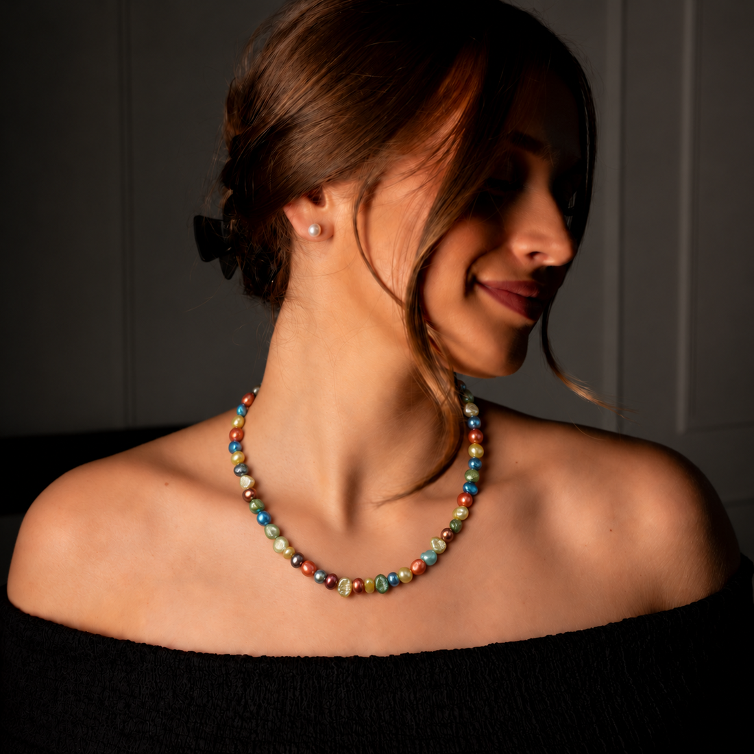 Zoetwater parelketting met vrolijk gekleurde parels en sterling zilver (925) op model | Rio Small