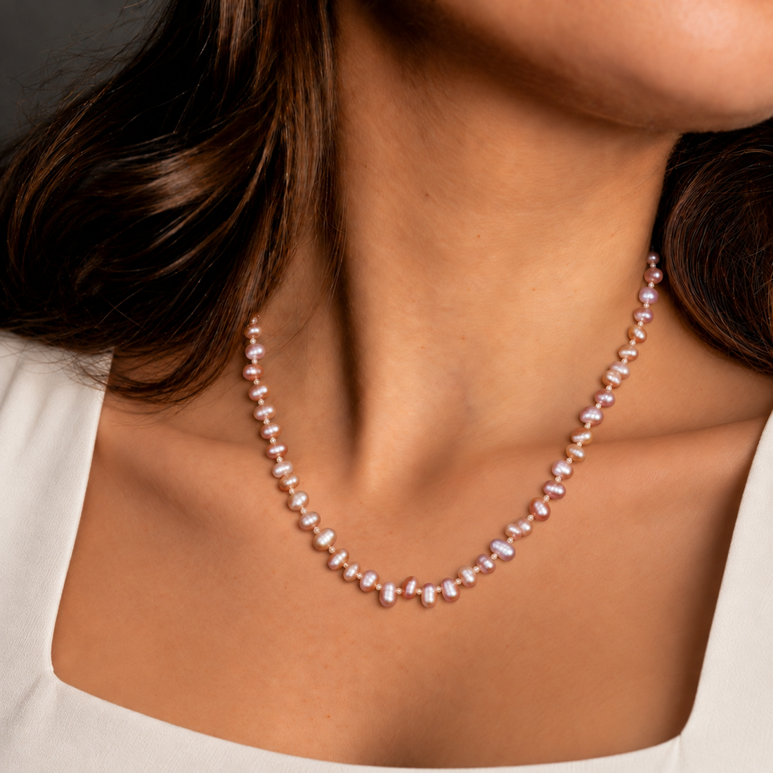 Zoetwater parelketting met zalm roze parels en sterling zilver (925) op model | Rozi