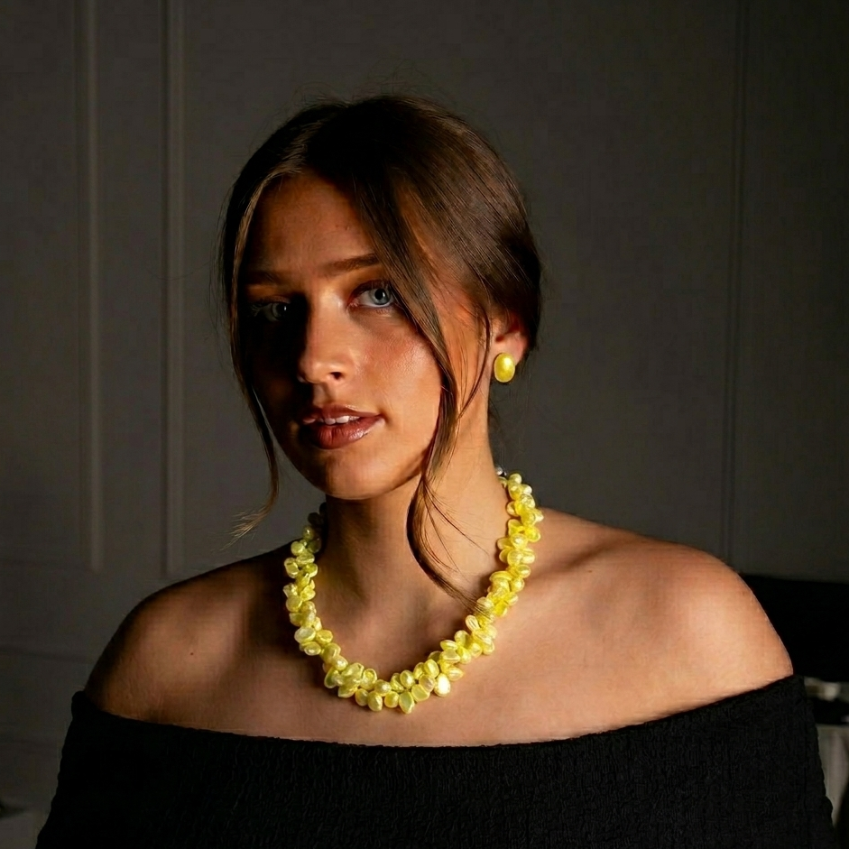 Zoetwater parelketting met gele parels in 2 rijen op model | Yellow Babe
