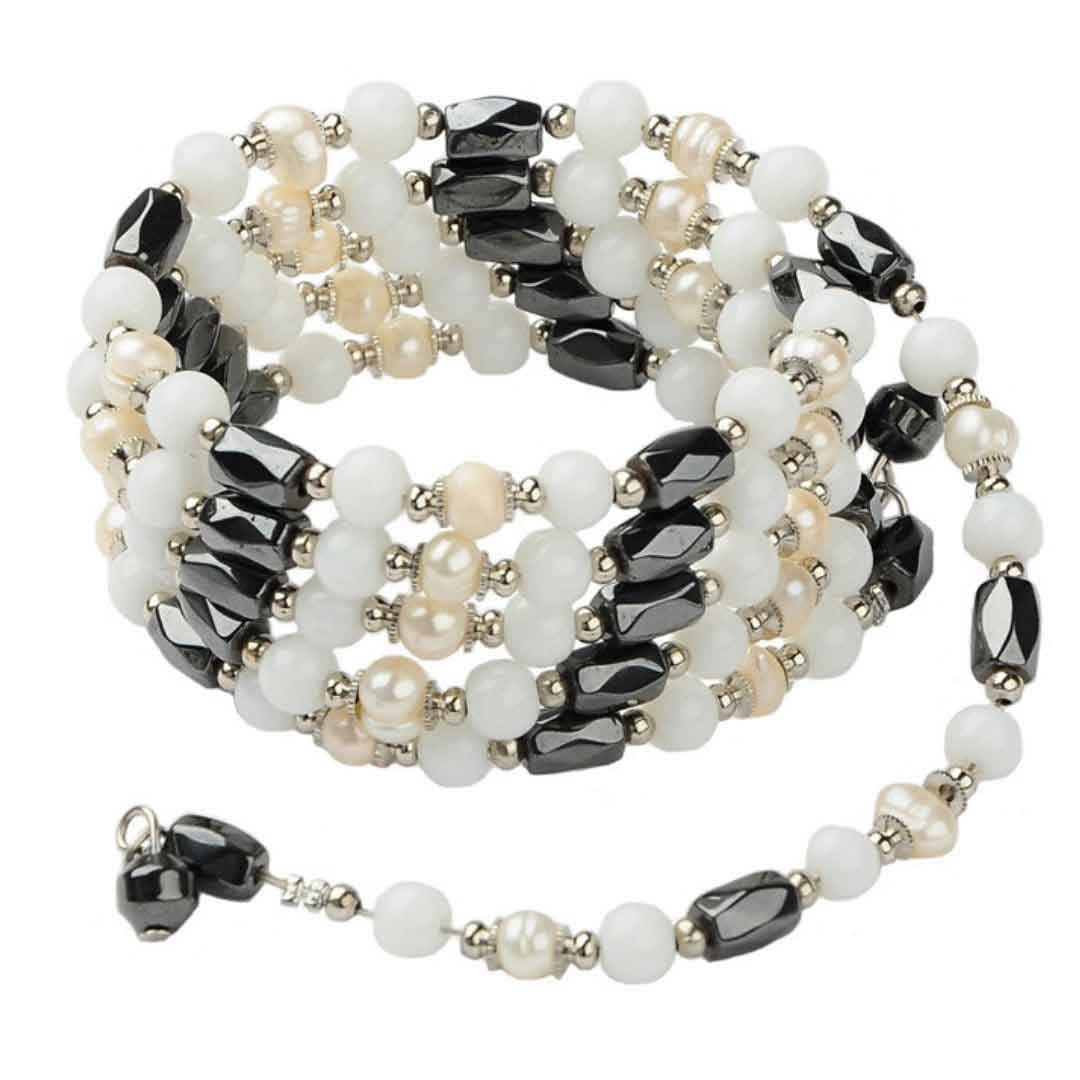 Zoetwater parelketting met witte parels en zwarte edelsteen magnetiet ook te dragen als parel armband | Pearl