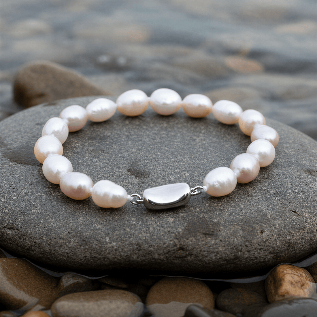 Handgeknoopte zoetwater parel armband met witte, zalm en roze parels | Sina