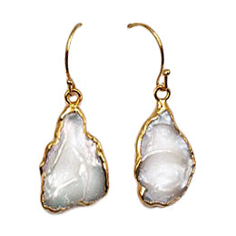 Witte zoetwater parel oorbellen met keshi parels en goud edelstaal, andere vormen keshi parels | Long Keshi Pearl