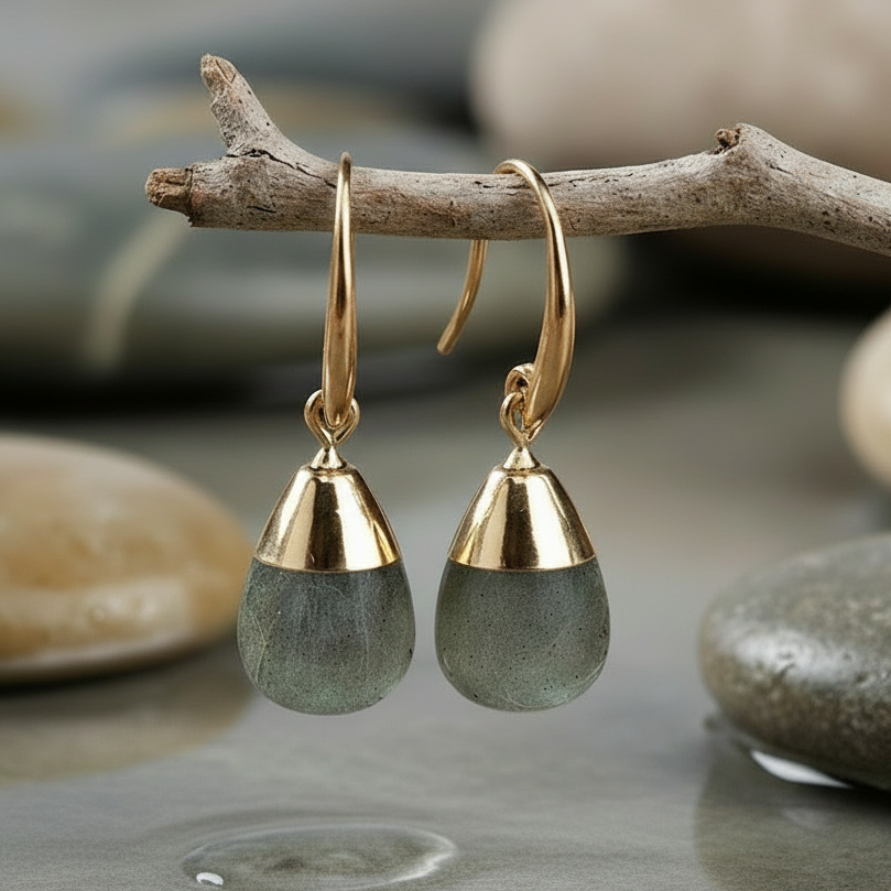 Edelstenen oorbellen met meer water