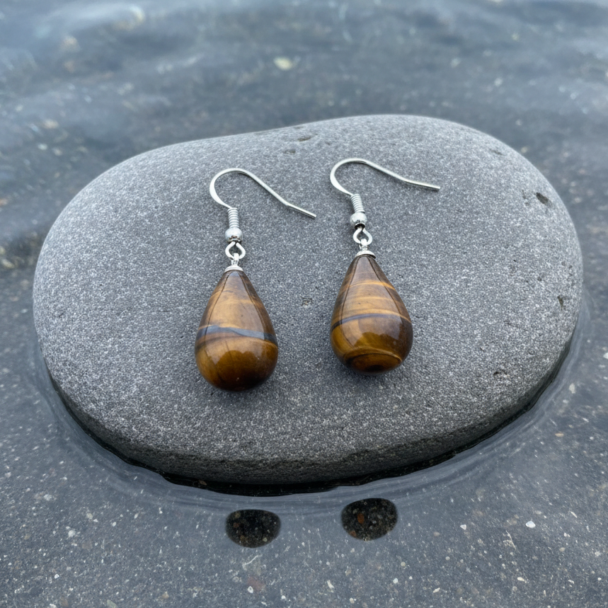 Edelstenen oorbellen Tiger Eye Big Drop - close-up bovenaanzicht zonder zilver onderkantje