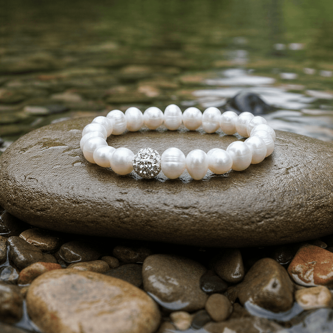 Maxima Small armband bij water