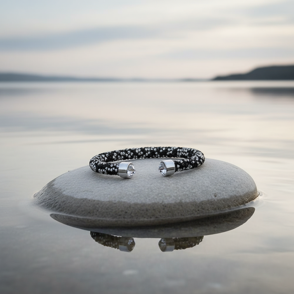 Stardust Black & Silver armband aan de waterkant