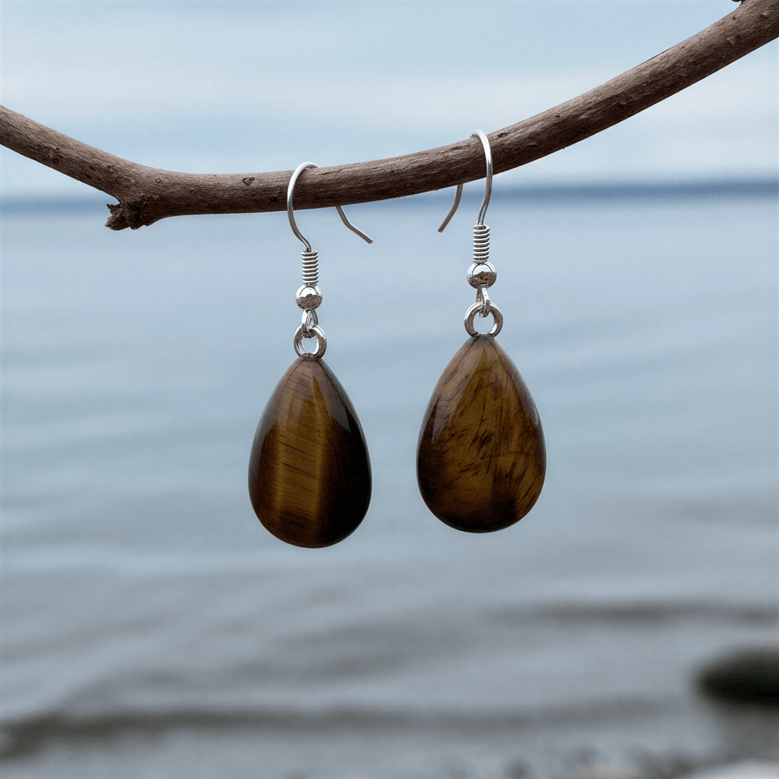 Tiger Eye Drop oorbellen aan takje
