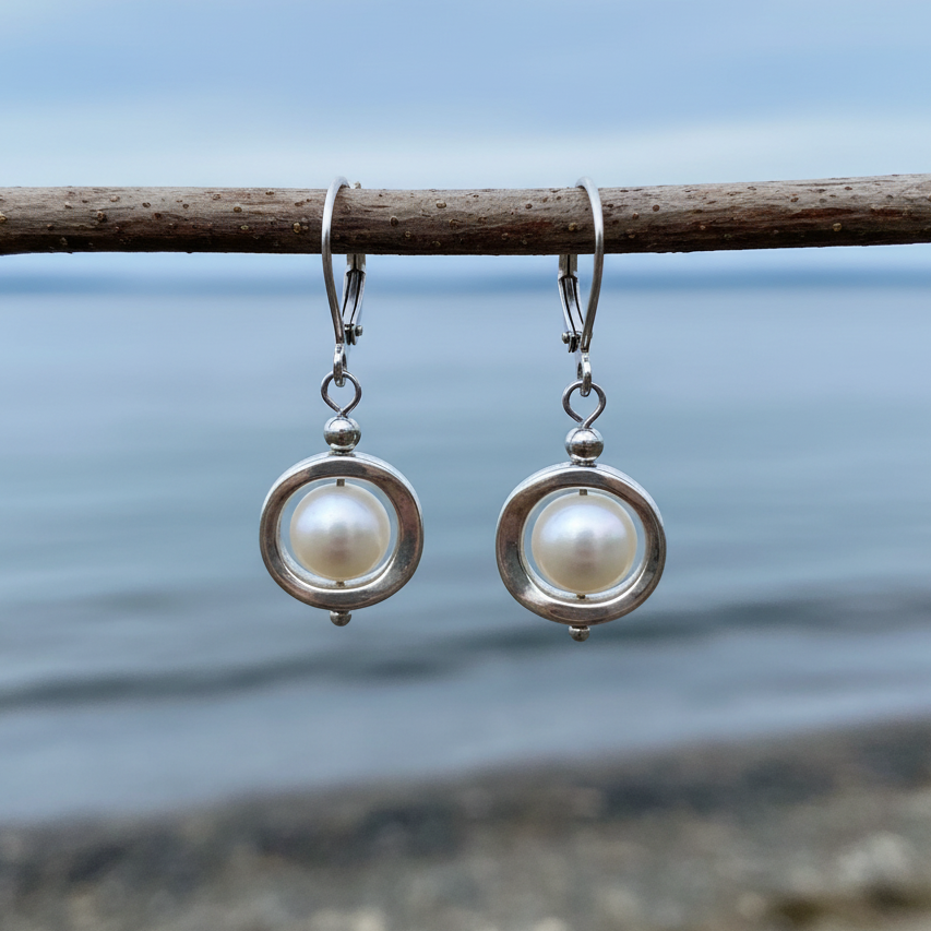 Zoetwater parel oorbellen met witte parels hangend aan takje | set Pearl Geometric