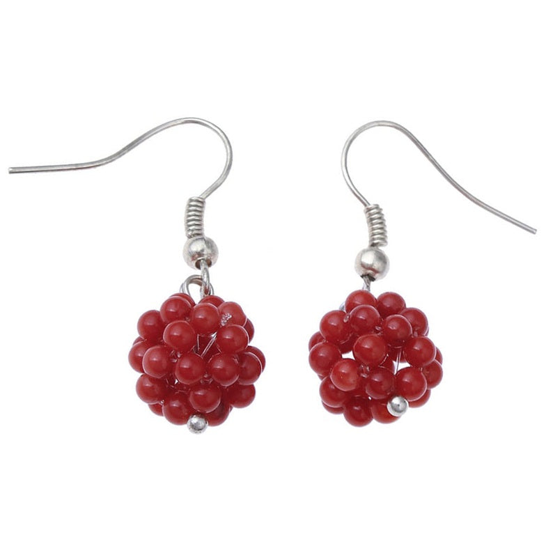 Koralen oorbellen met rood koralen bol en sterling zilver 925 voor en achterzijde | Little Coral Ball