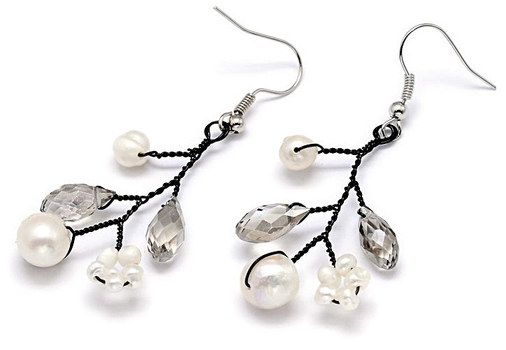Zoetwater parel oorbellen met witte parels, grijs facet geslepen glaskristallen | Pearl Smokey